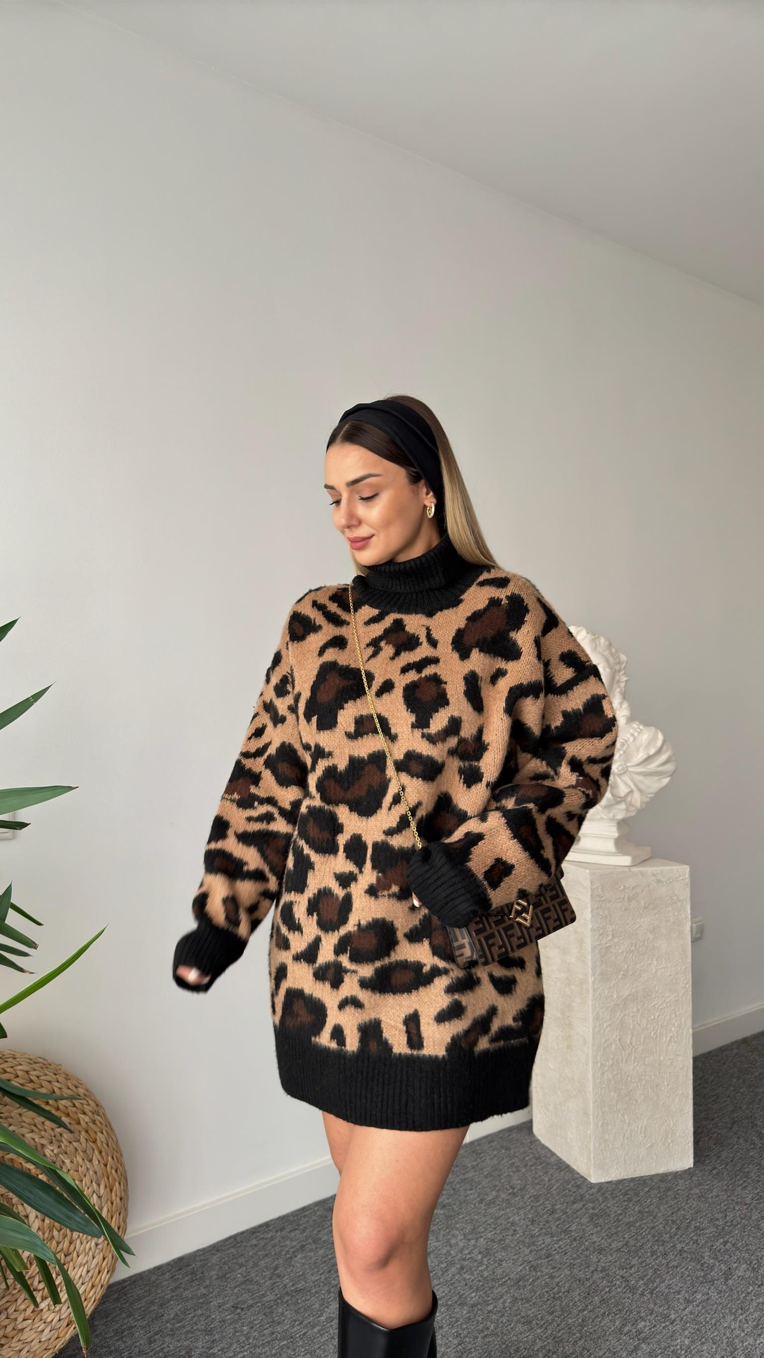 Boğazlı Leopar Desen Tunik Kazak
