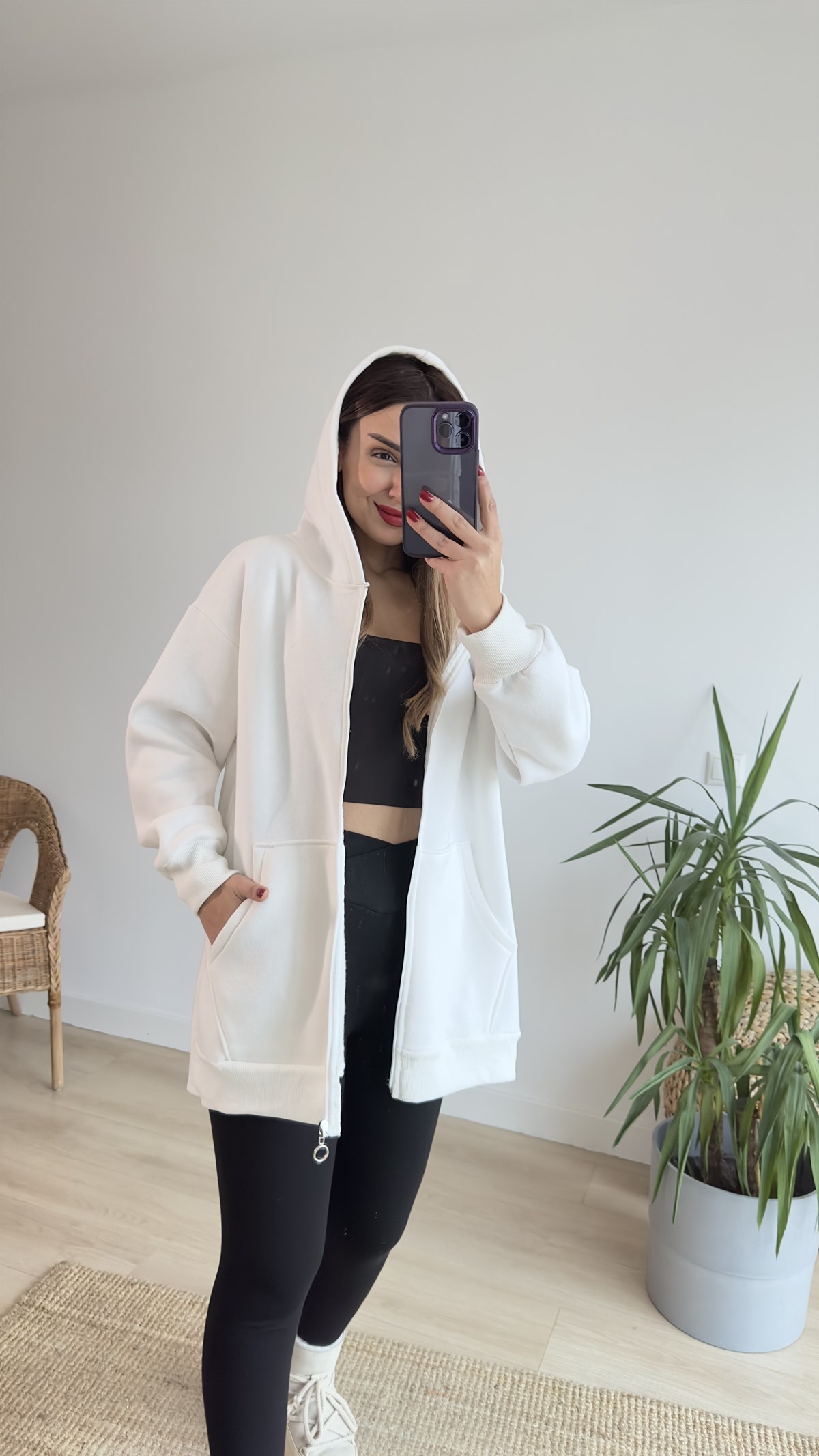 Şardonlu Yanları Yırtmaçlı Beyaz Sweatshirt	