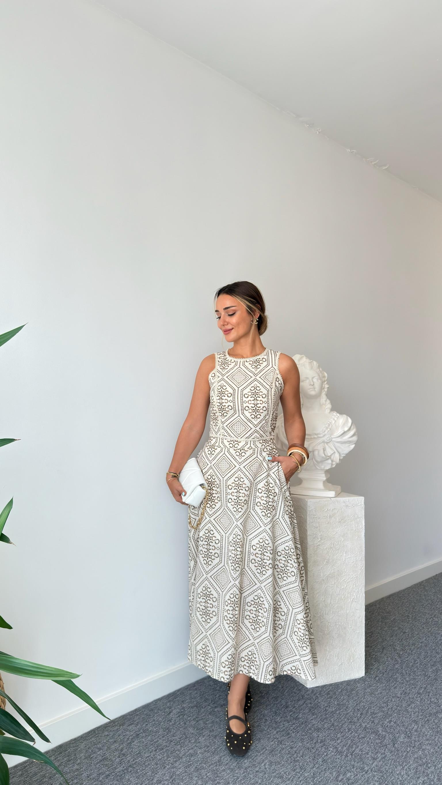 Kahve Keten Üzeri Desenli Etekli Takım 