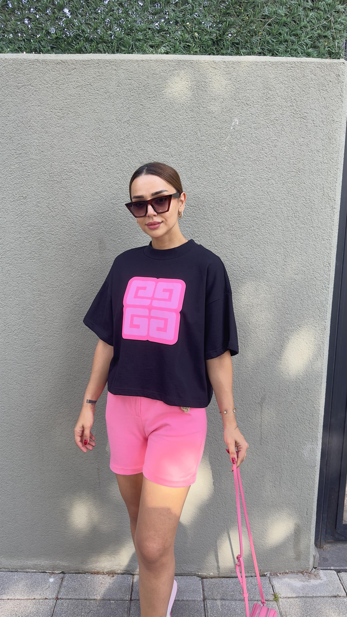 Pembe Baskı Detaylı Siyah Tshirt