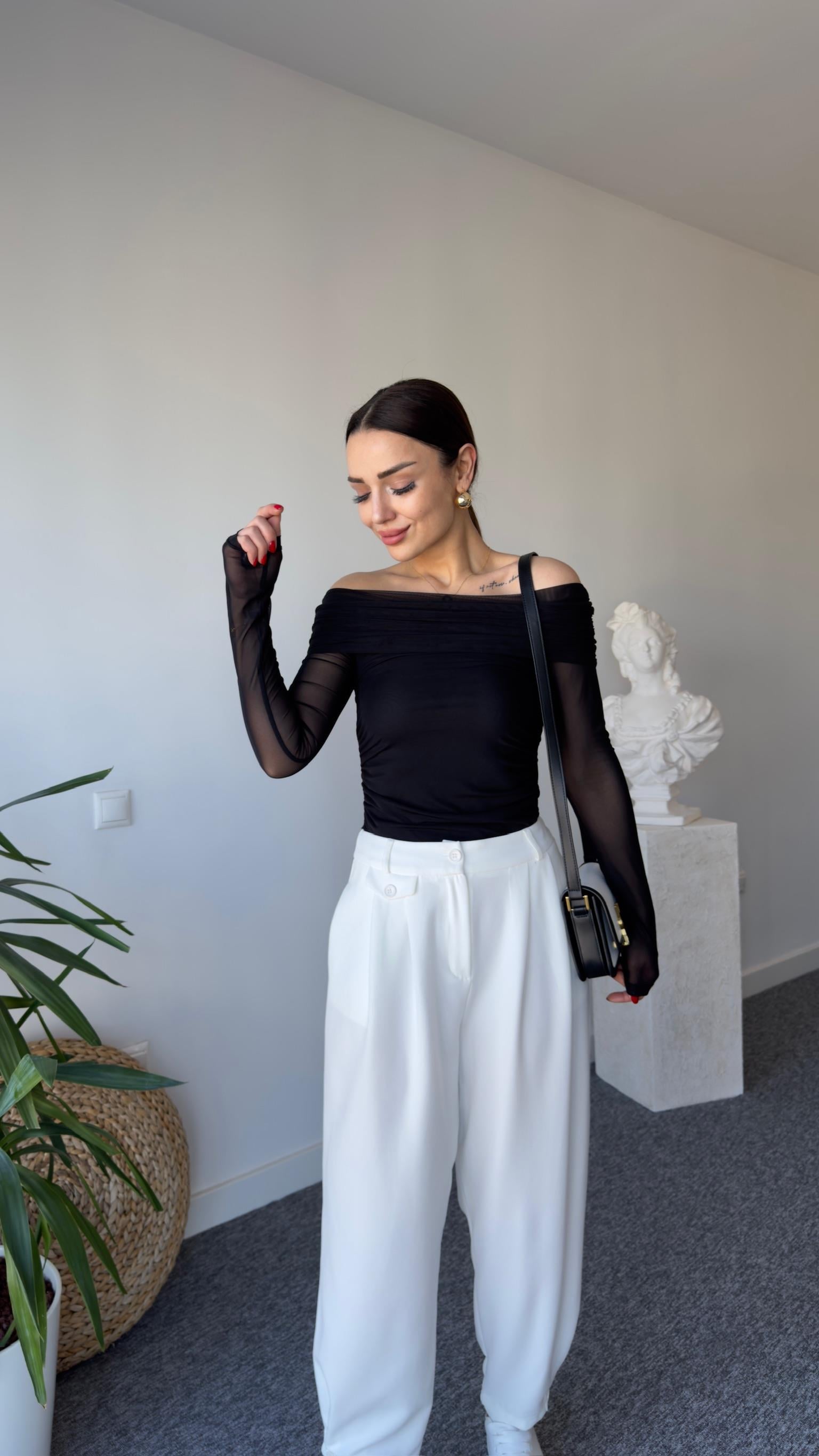 Madonna Yaka Büzgülü Siyah Bluz