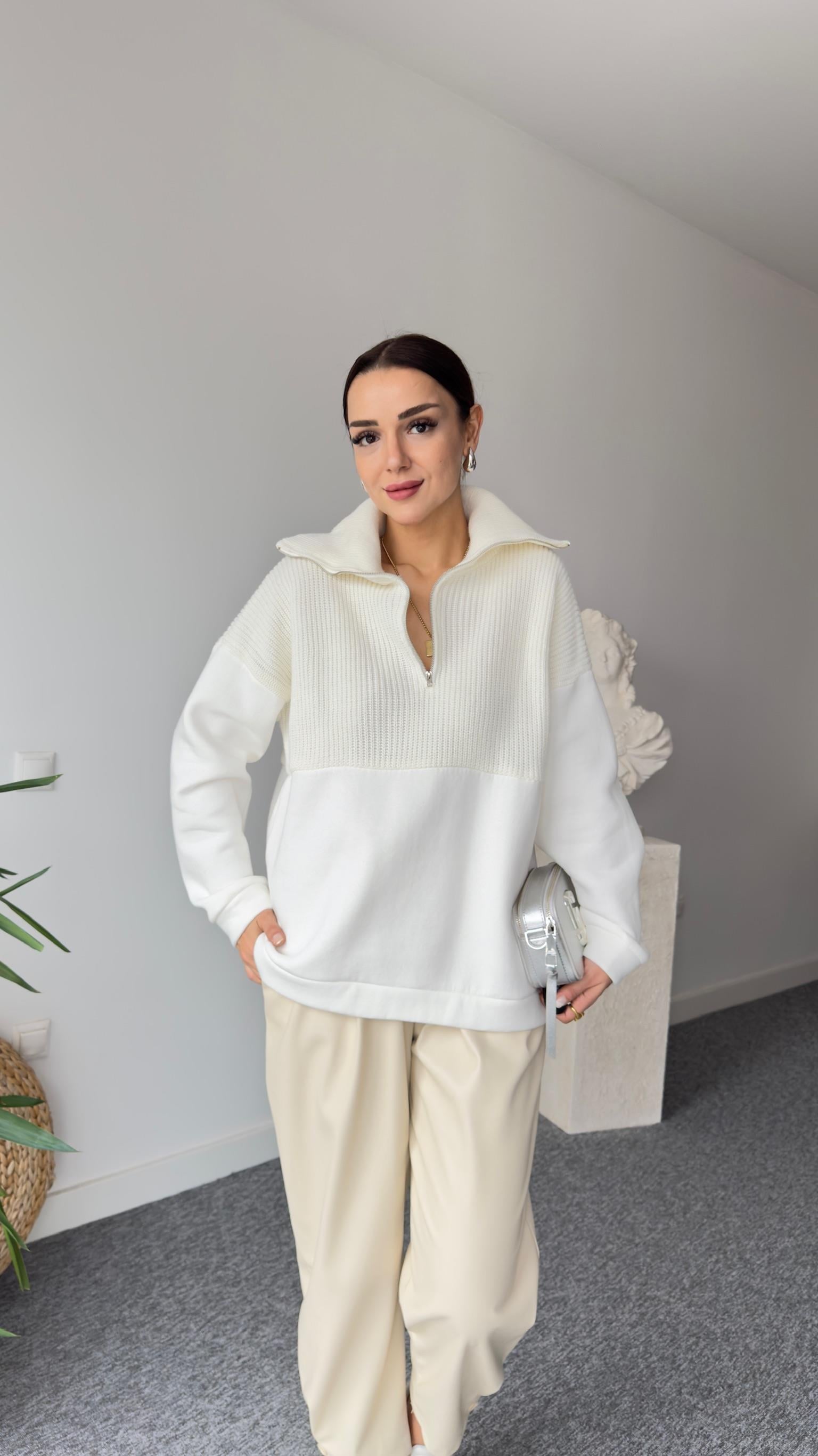 Üst Trikolu Fermuarlı Beyaz Sweatshirt
