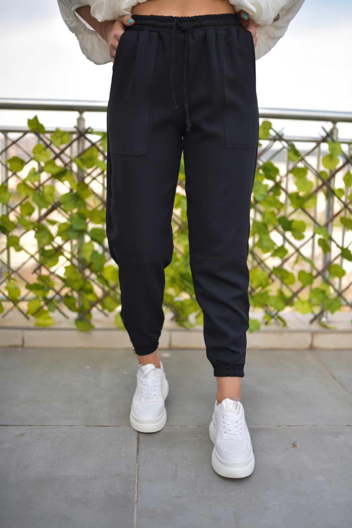 Paça Fermuar Detaylı Jogger Pantolon