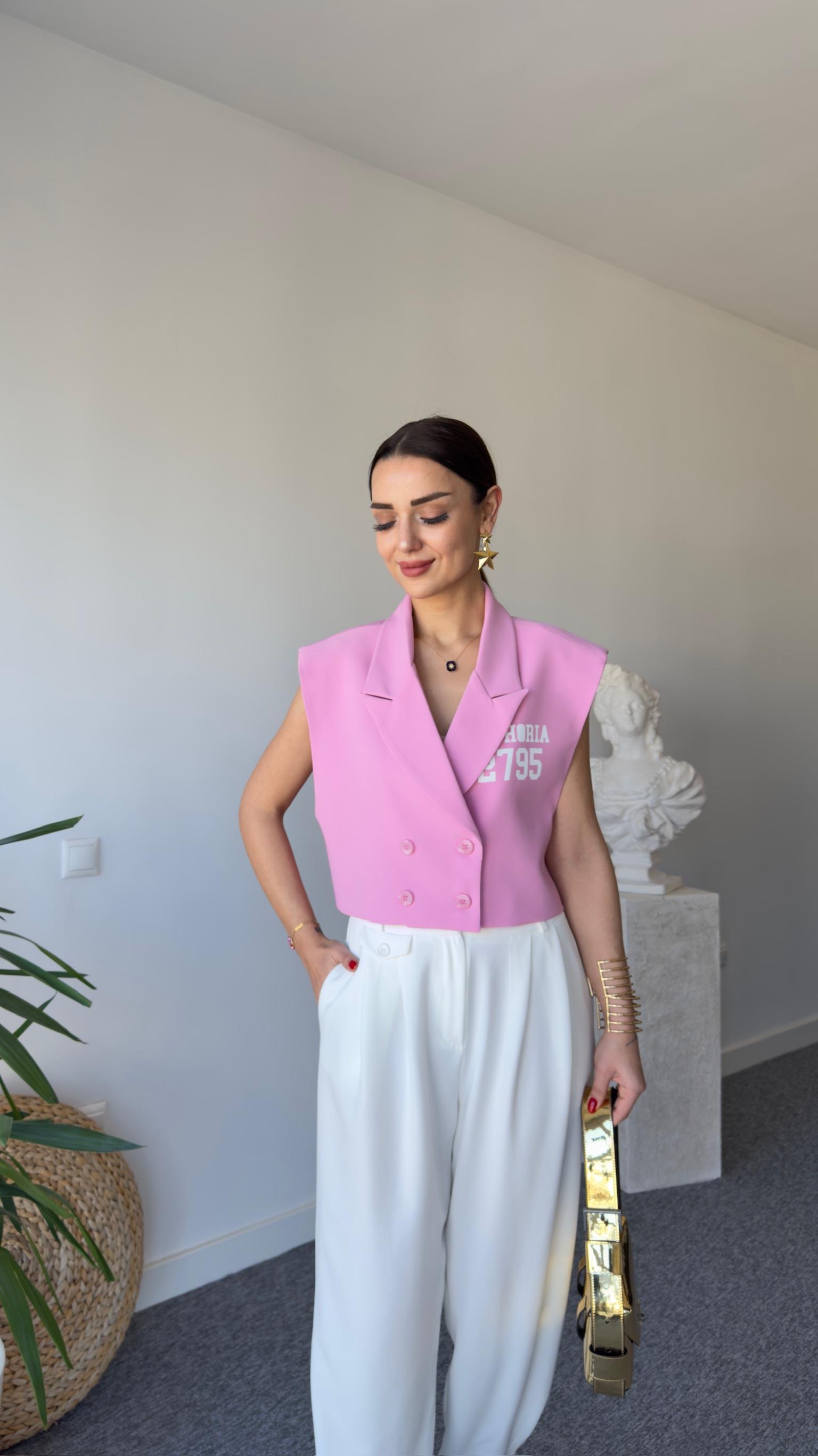 Yazı Detaylı Pembe Yelek