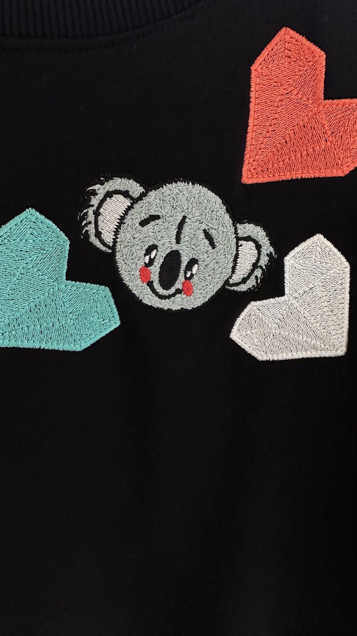 Kalp İşlemeli Siyah Sweatshirt