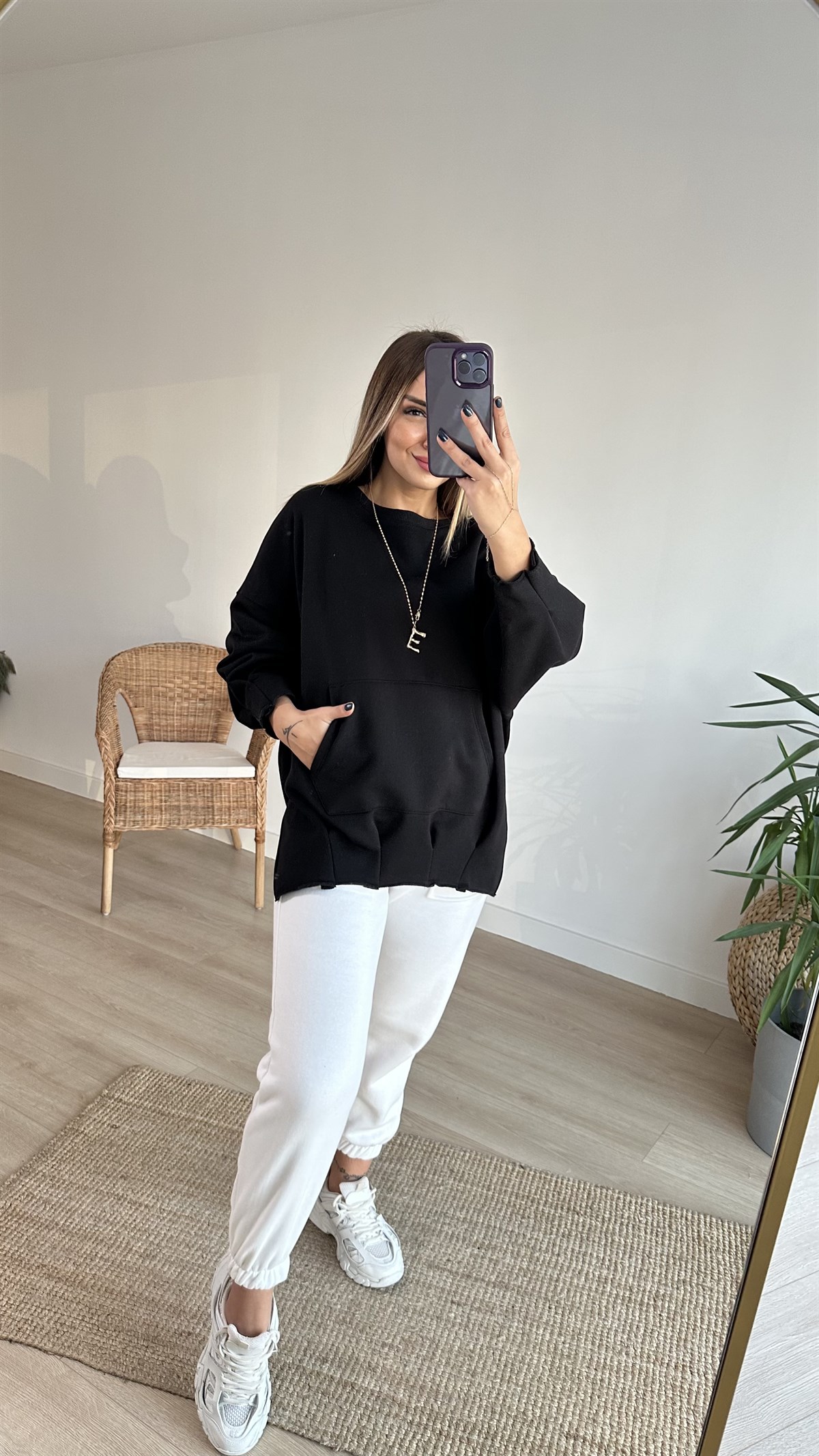 Pileli Yanları Yırtmaçlı Siyah Sweat