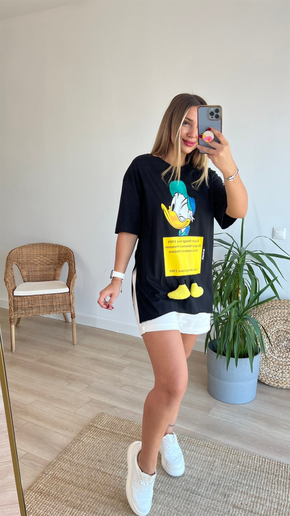 Donald Duck Baskı Aksesuar Detaylı Siyah Tshirt