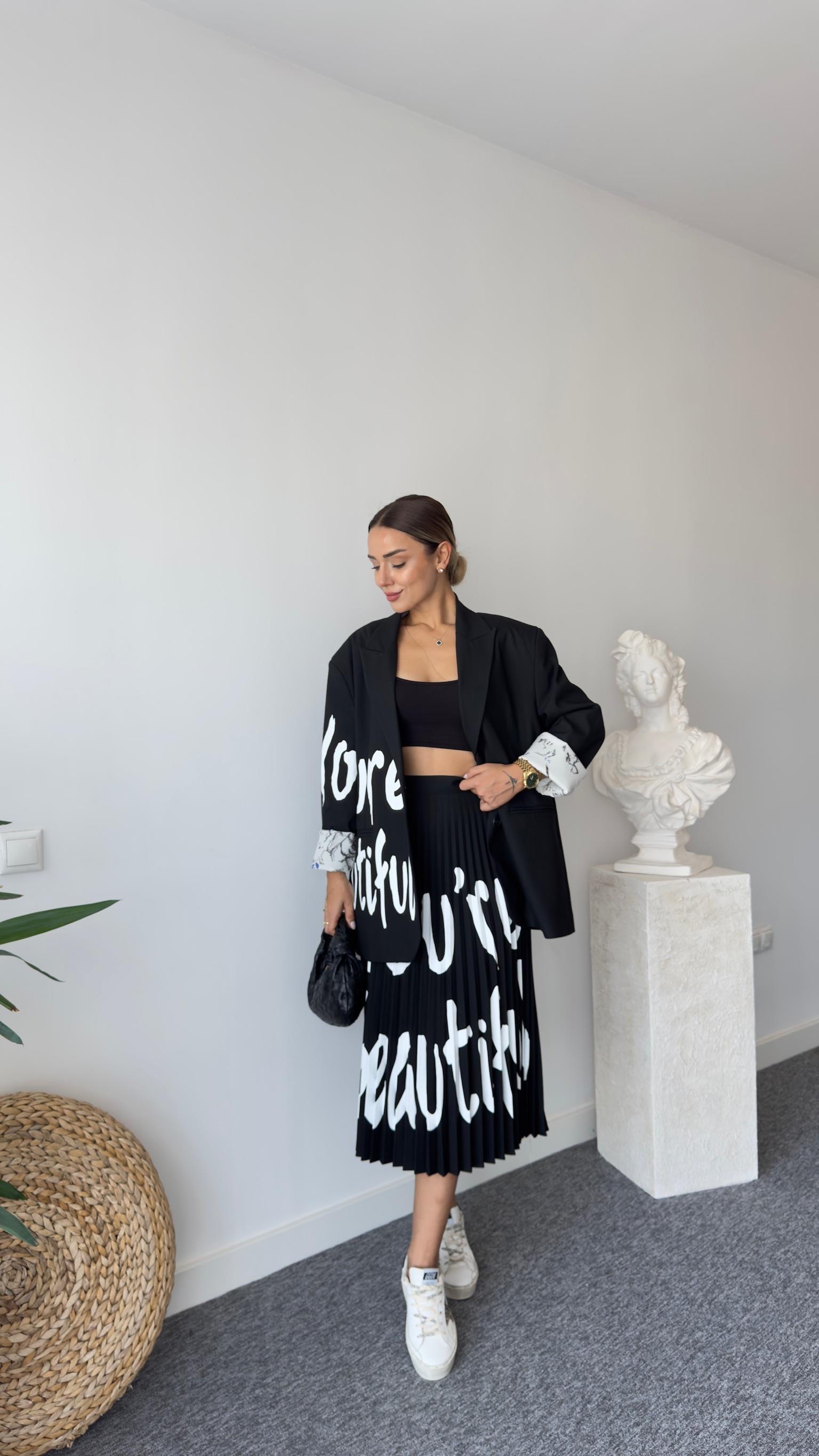 Libby Yazı Detaylı Siyah Blazer Ceket