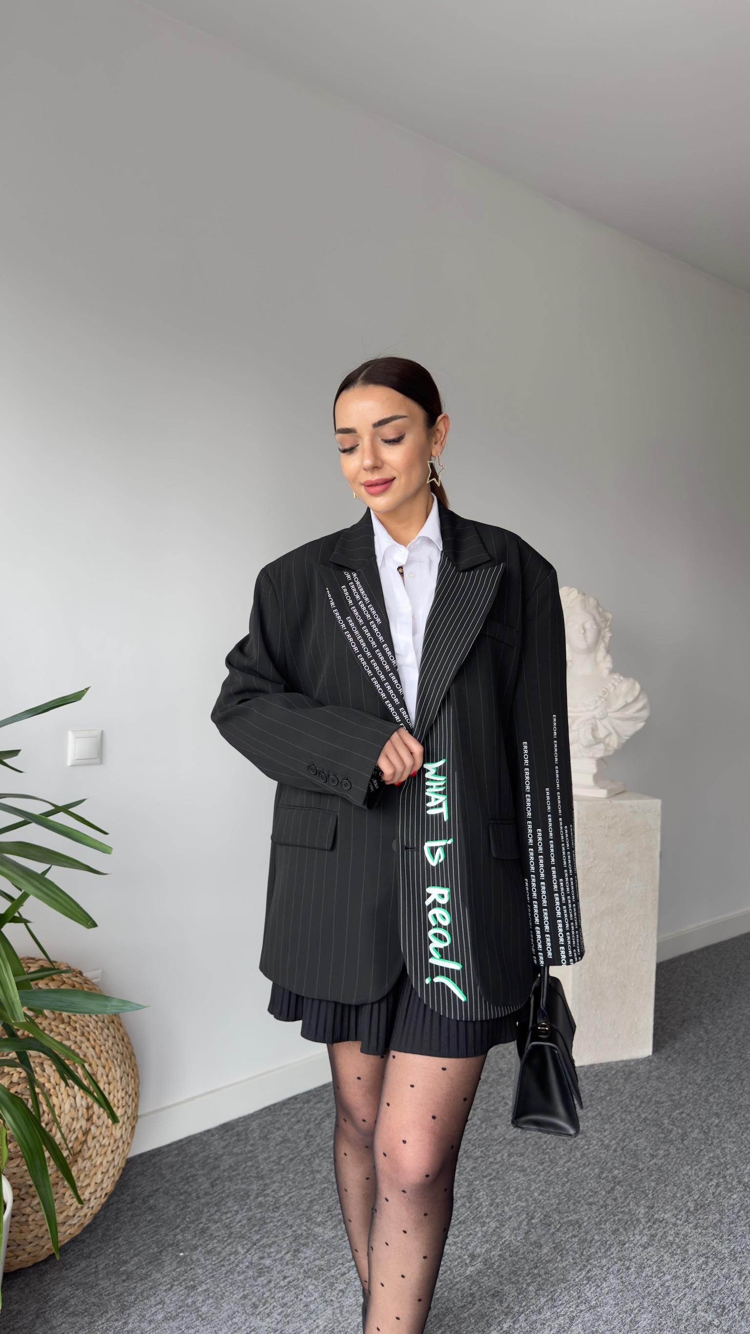 Perpa Yazı Detaylı Siyah Blazer Ceket