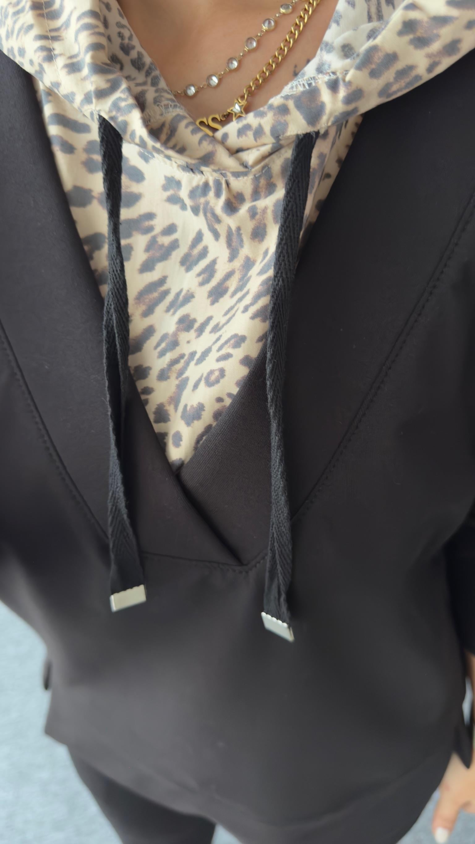 Sacha Üstü Leopar Detaylı Siyah Sweatshirt