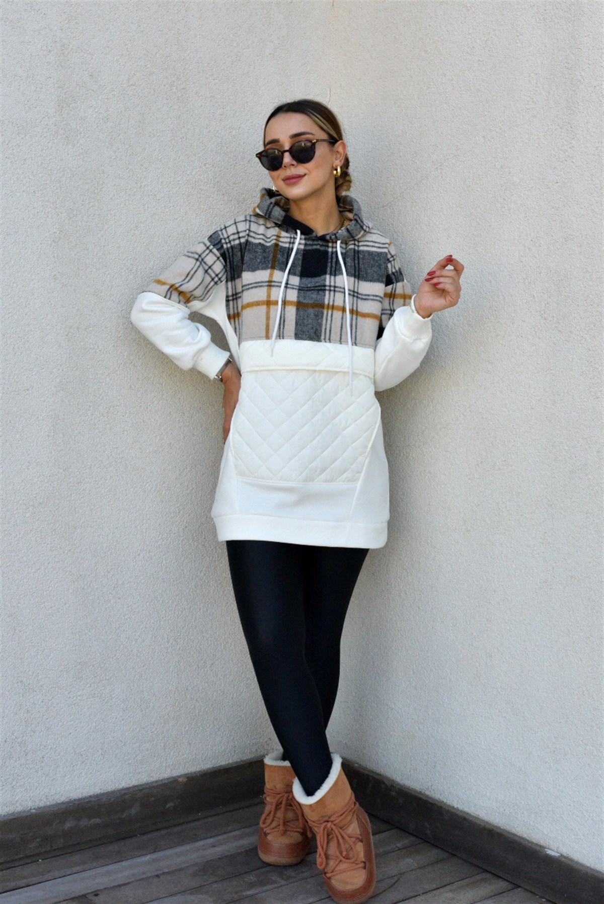 Kapitone Detaylı Ekru Sweatshirt