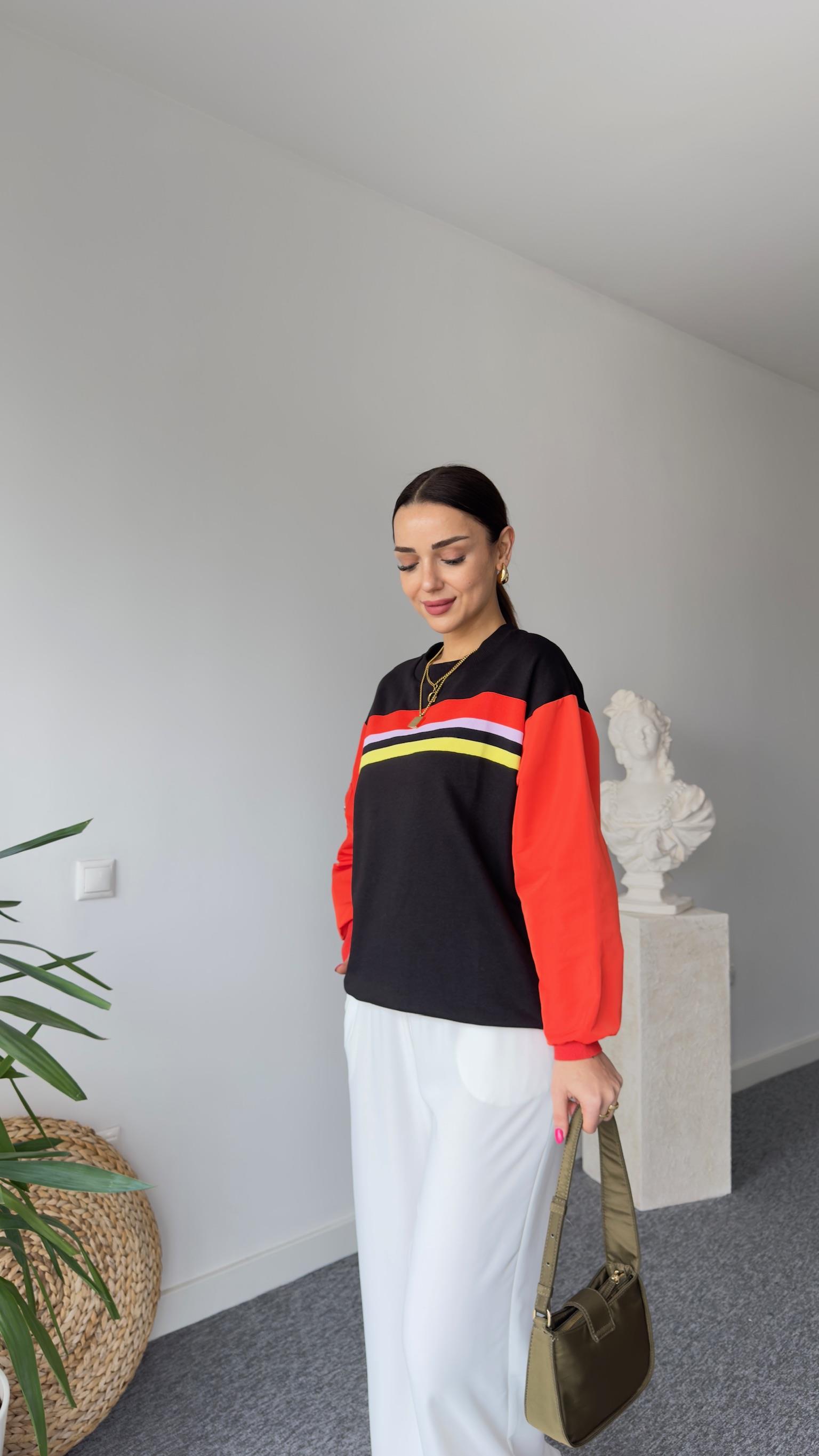 Kolu Kırmızı Paraşüt Detay Siyah Sweatshirt