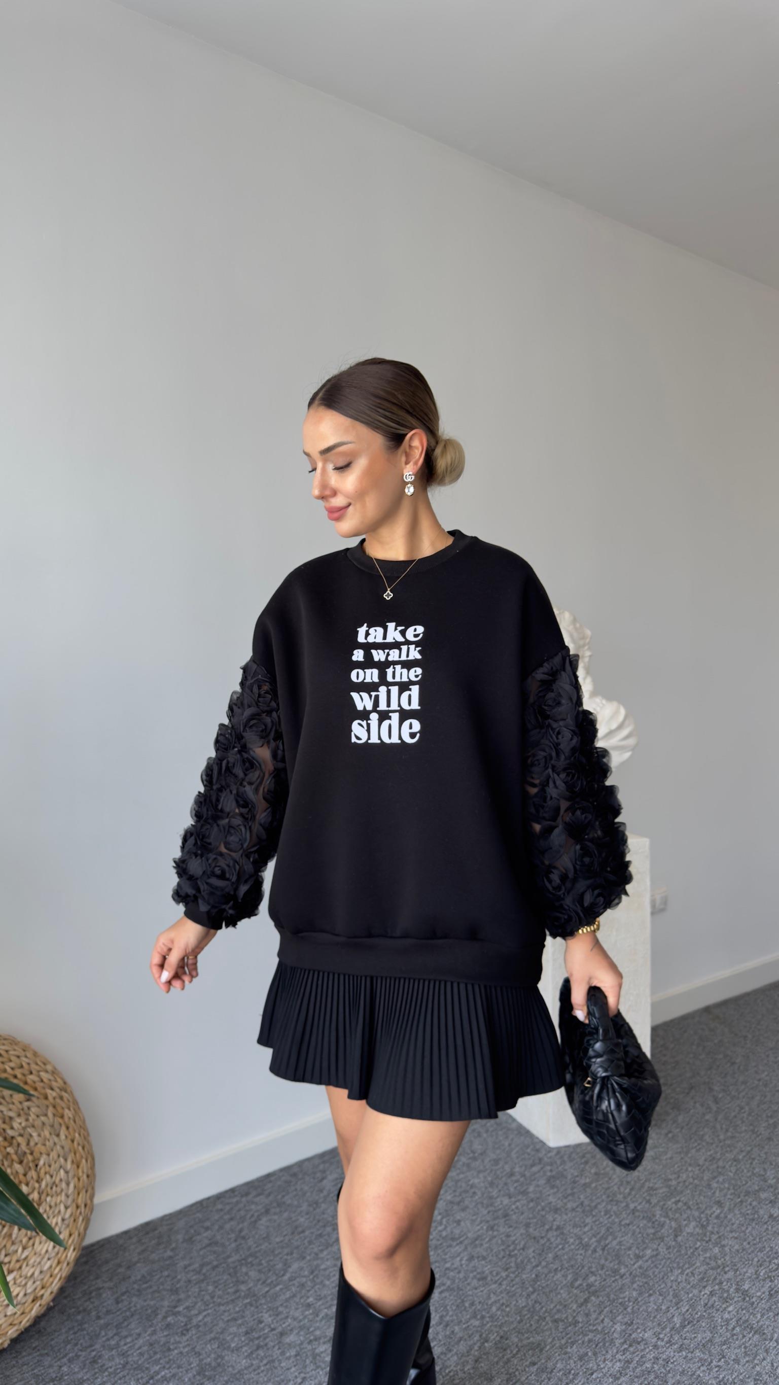 Kollar Gül Detaylı Siyah Sweatshirt