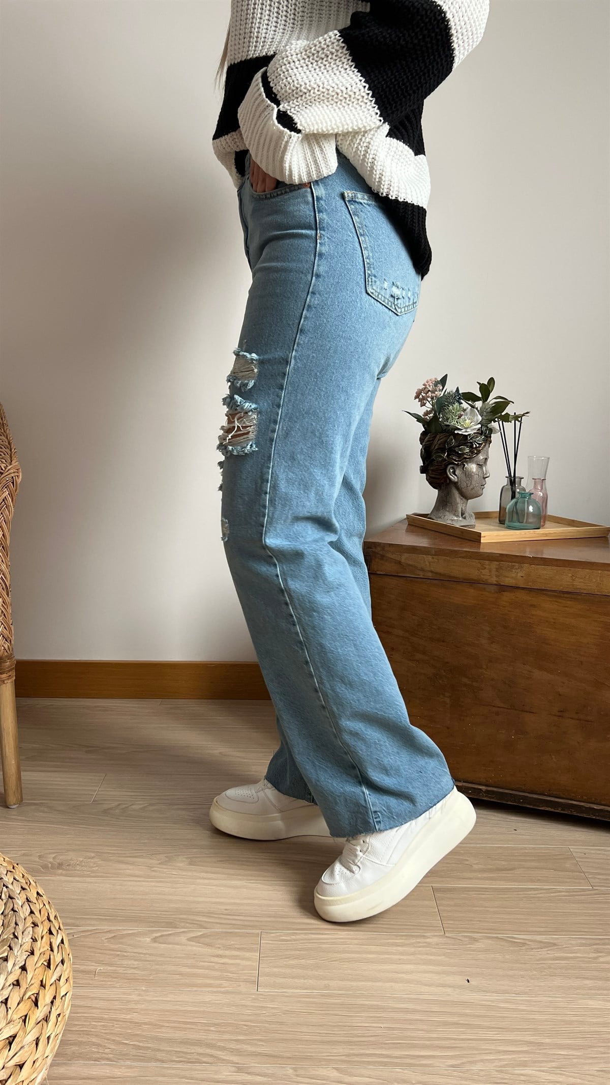 Yırtık Detaylı Jean