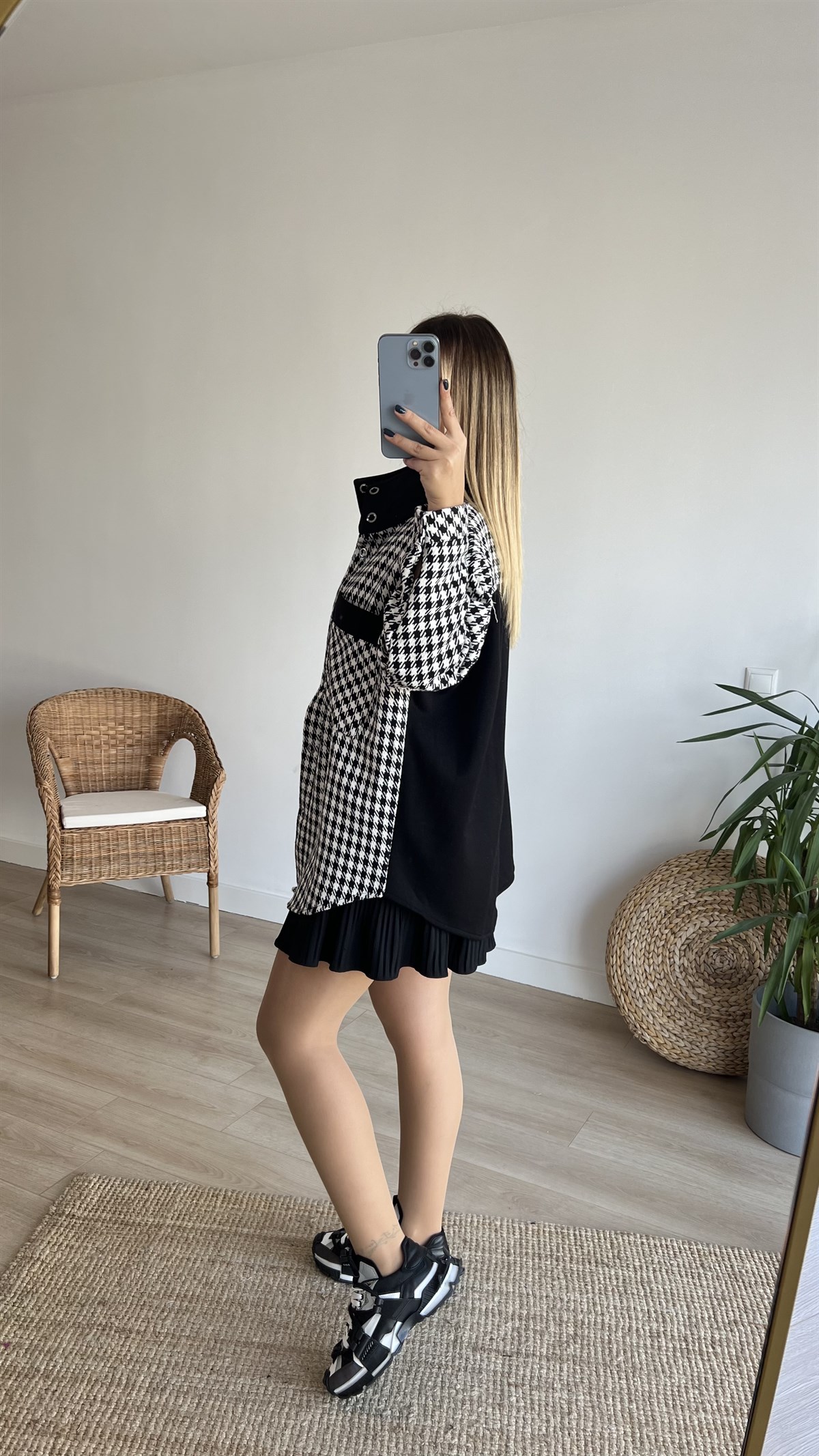 Harf Baskılı Siyah Ekoseli Ceket