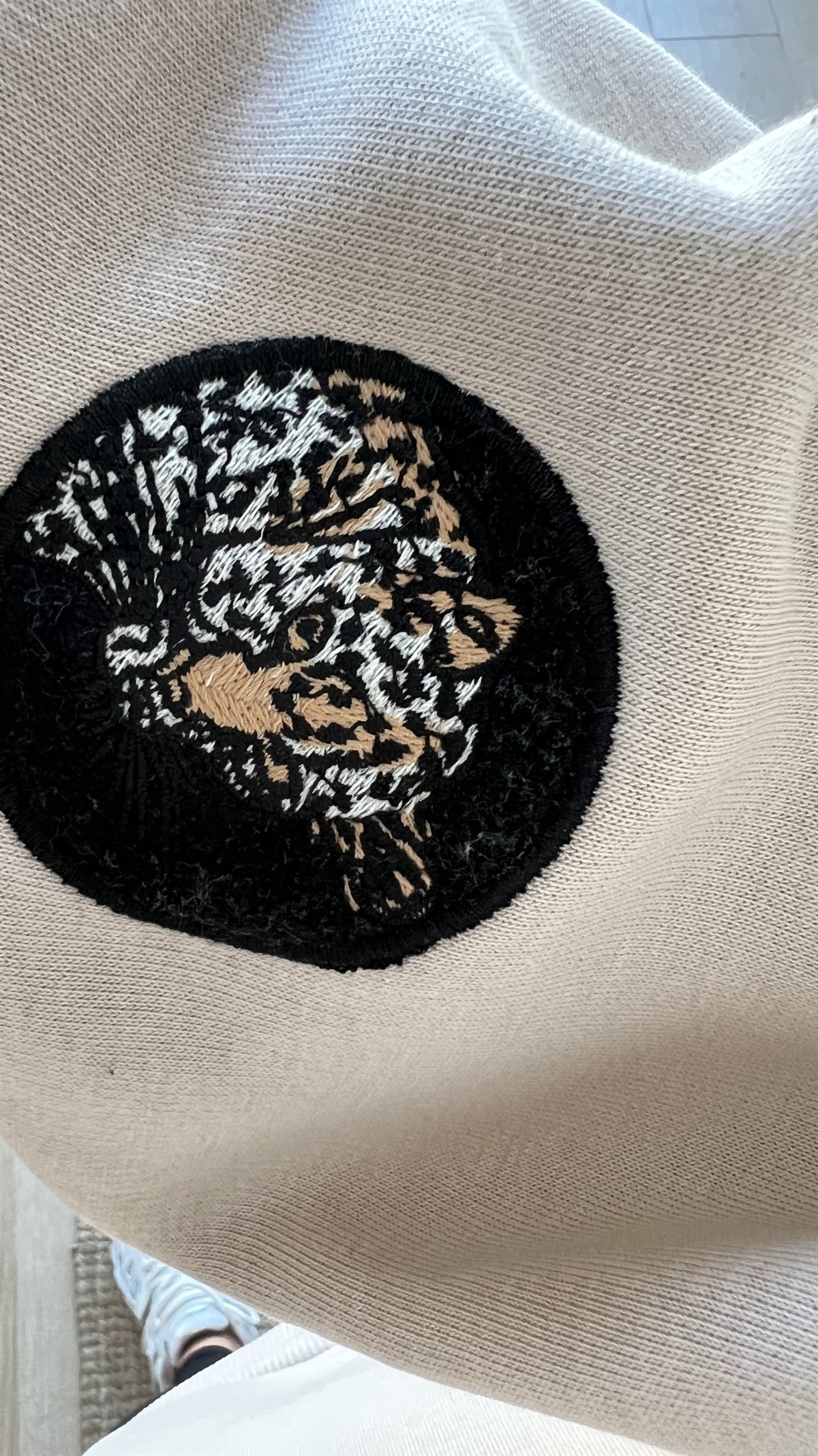Sırtı Leopar Baskılı Bej Sweat