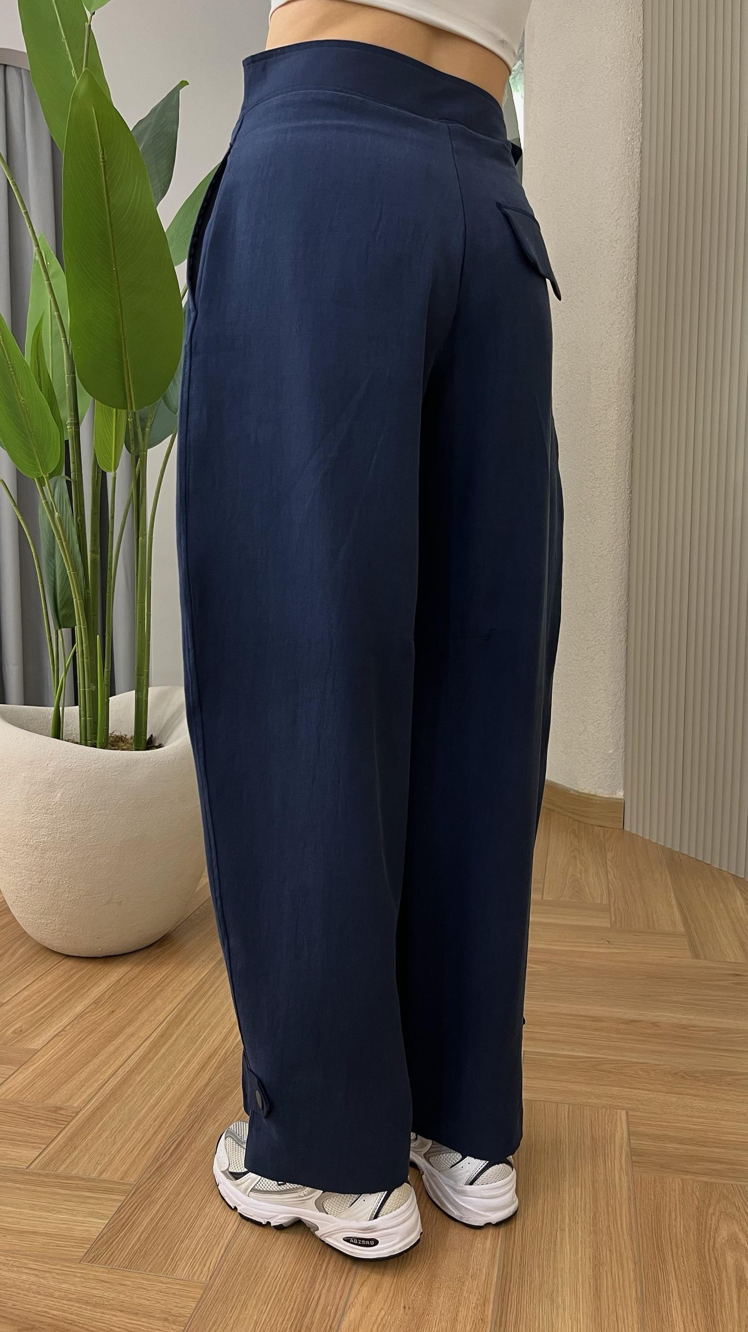 Lacivert Paça Düğme Detaylı Pantolon