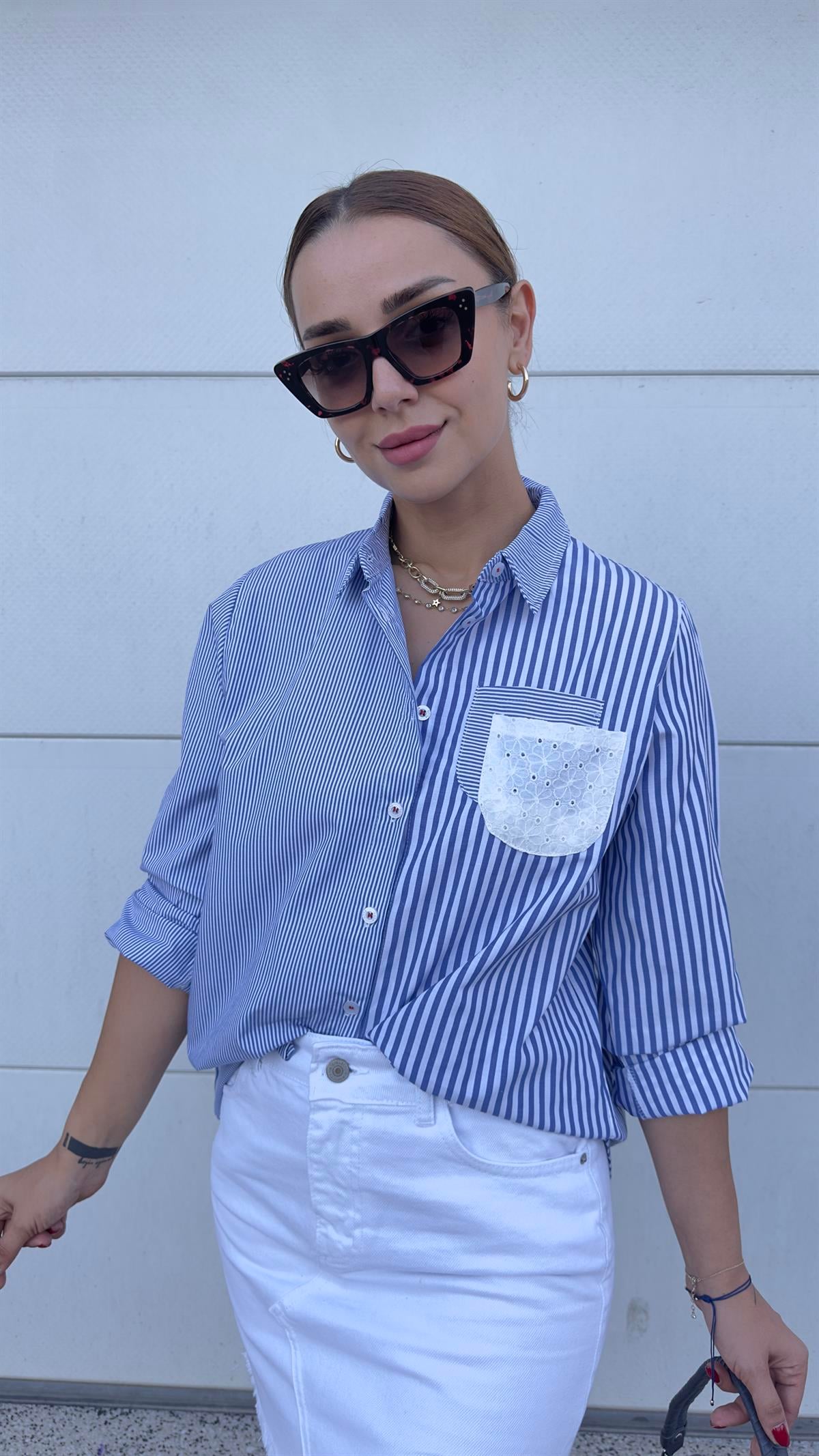 Sırtı Fisto Detaylı Gömlek