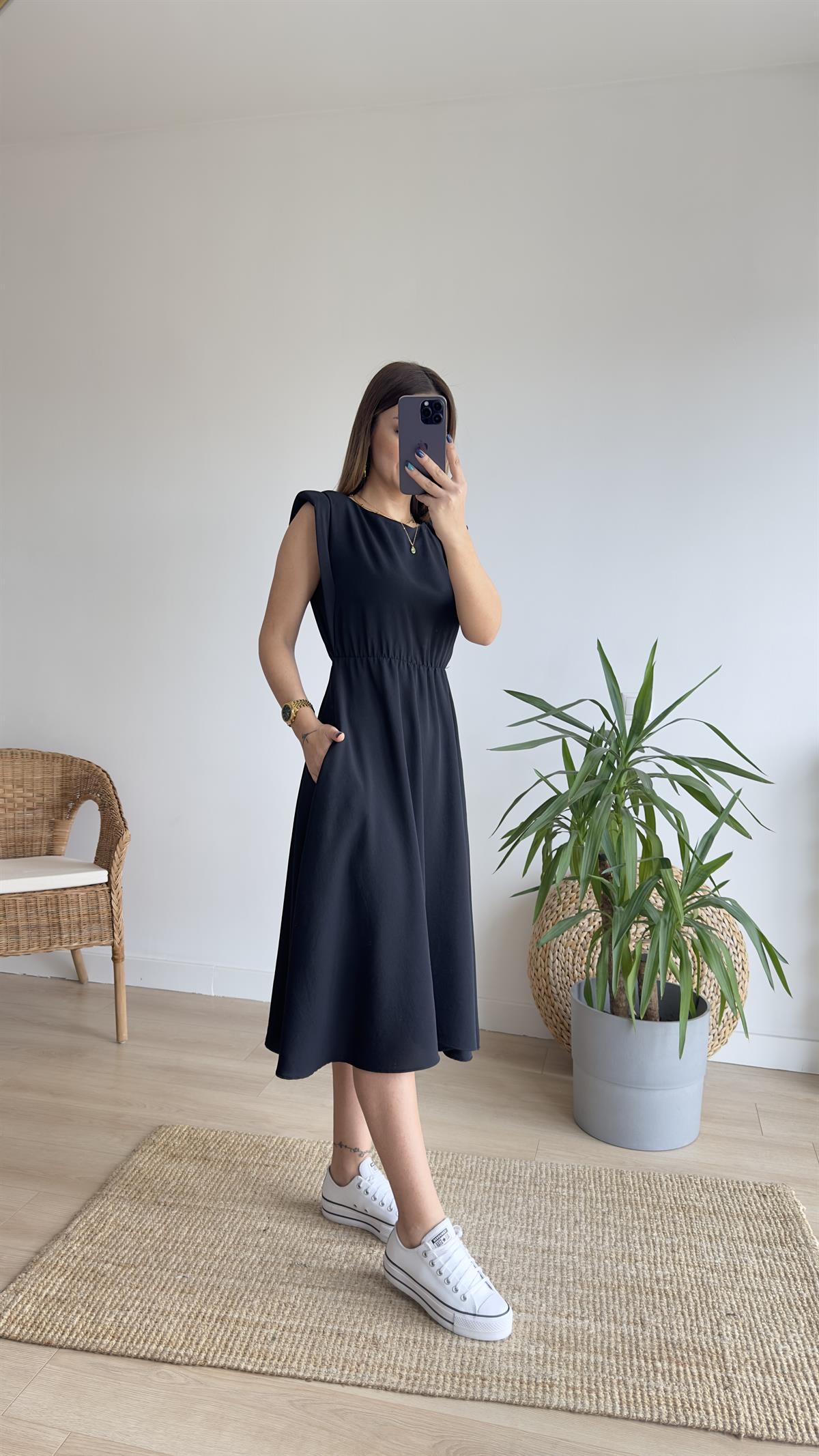Beli Lastikli Vatkalı Siyah Basic Elbise 