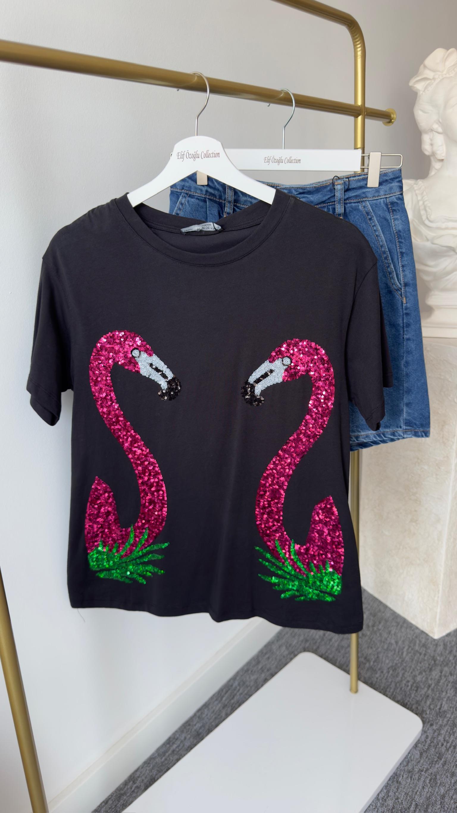 Flamingo İşlemeli Siyah Tshirt