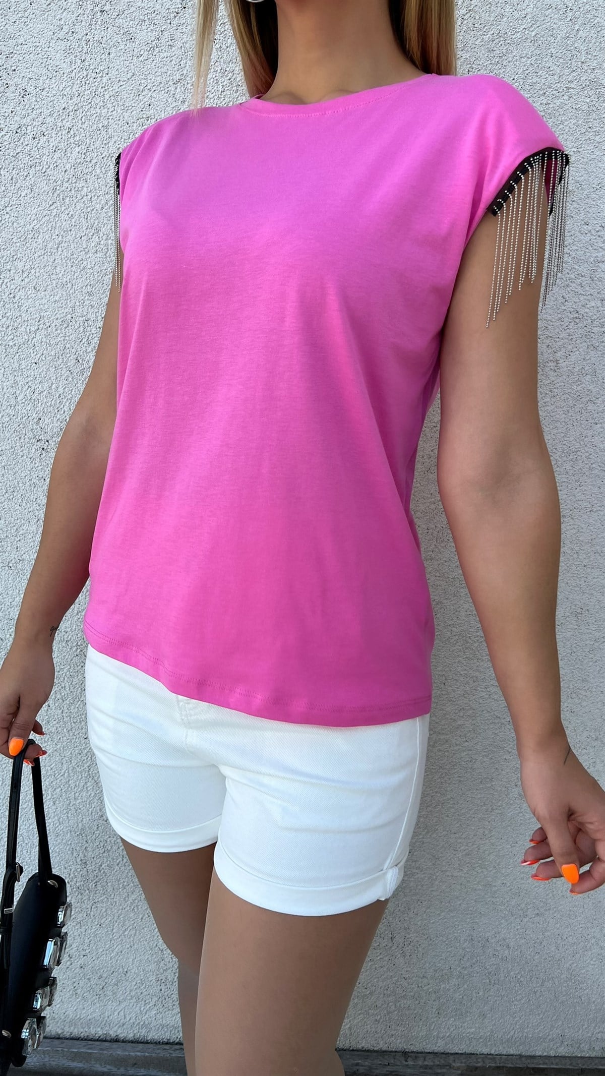 Kolu Zincir Detaylı Vatkalı Pembe Tshirt