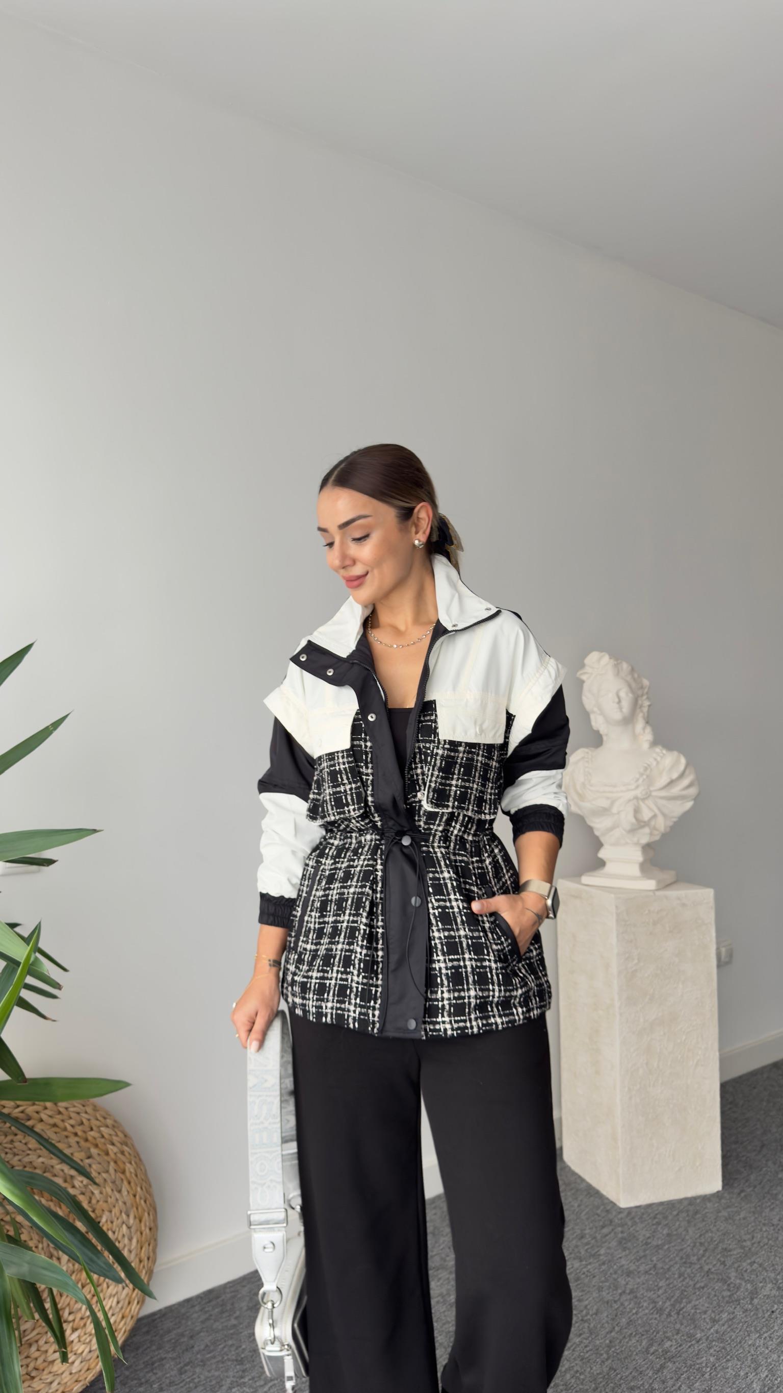 Tüvit Kumaş Detaylı Siyah Beyaz Yağmurluk