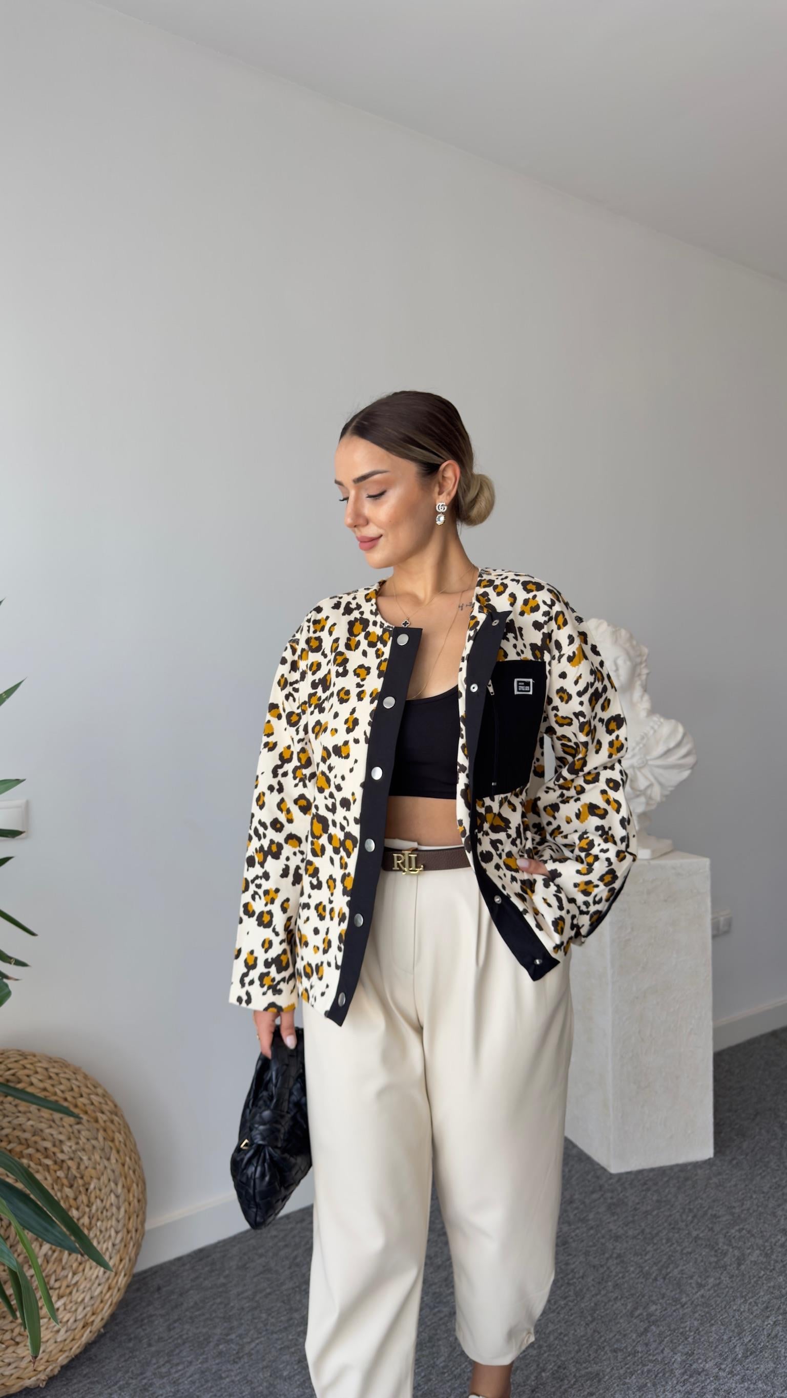Siyah Cep Detaylı Gabardin Leopar Ceket
