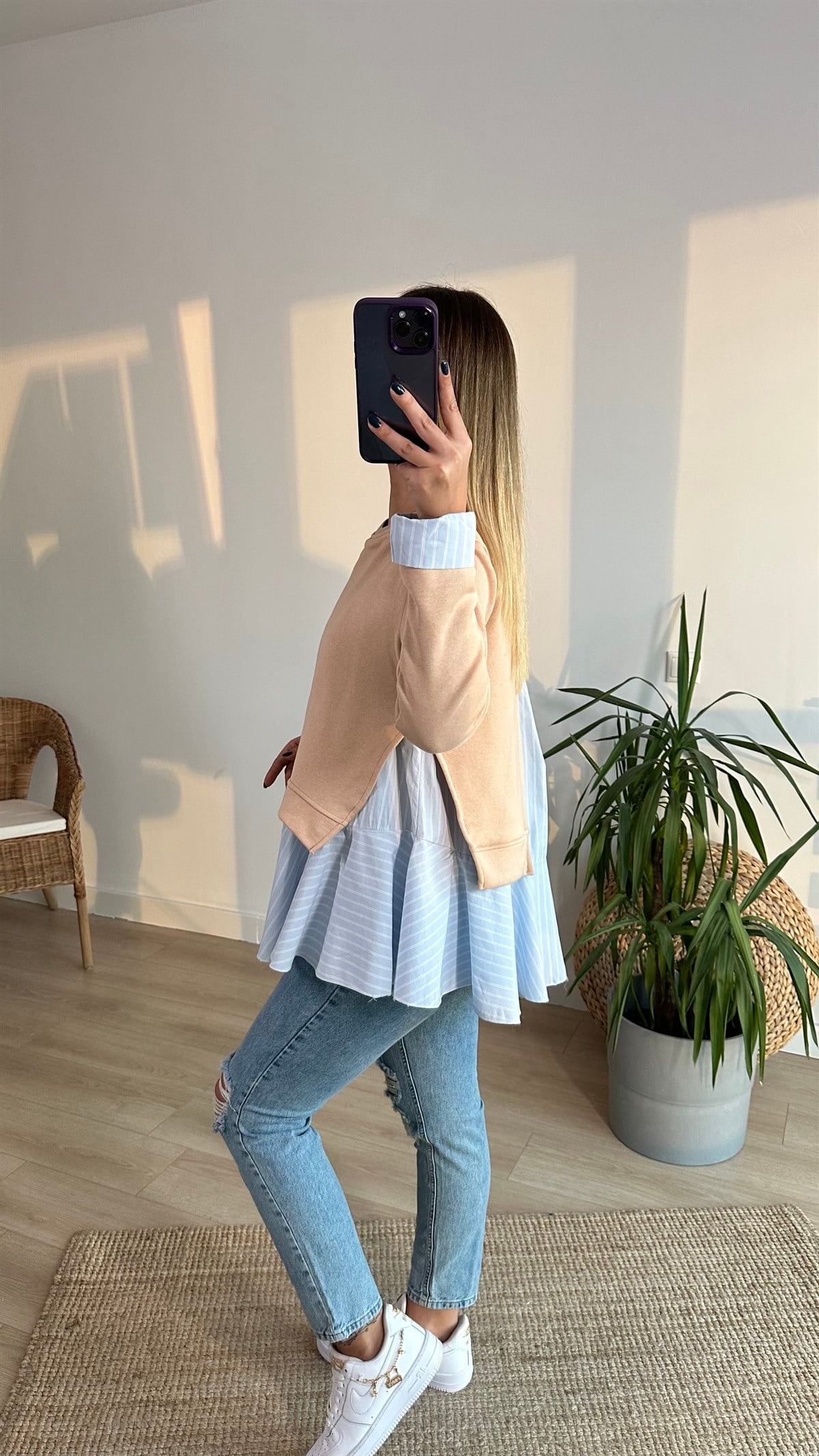 Çizgili Gömlek Detaylı Bej Sweat