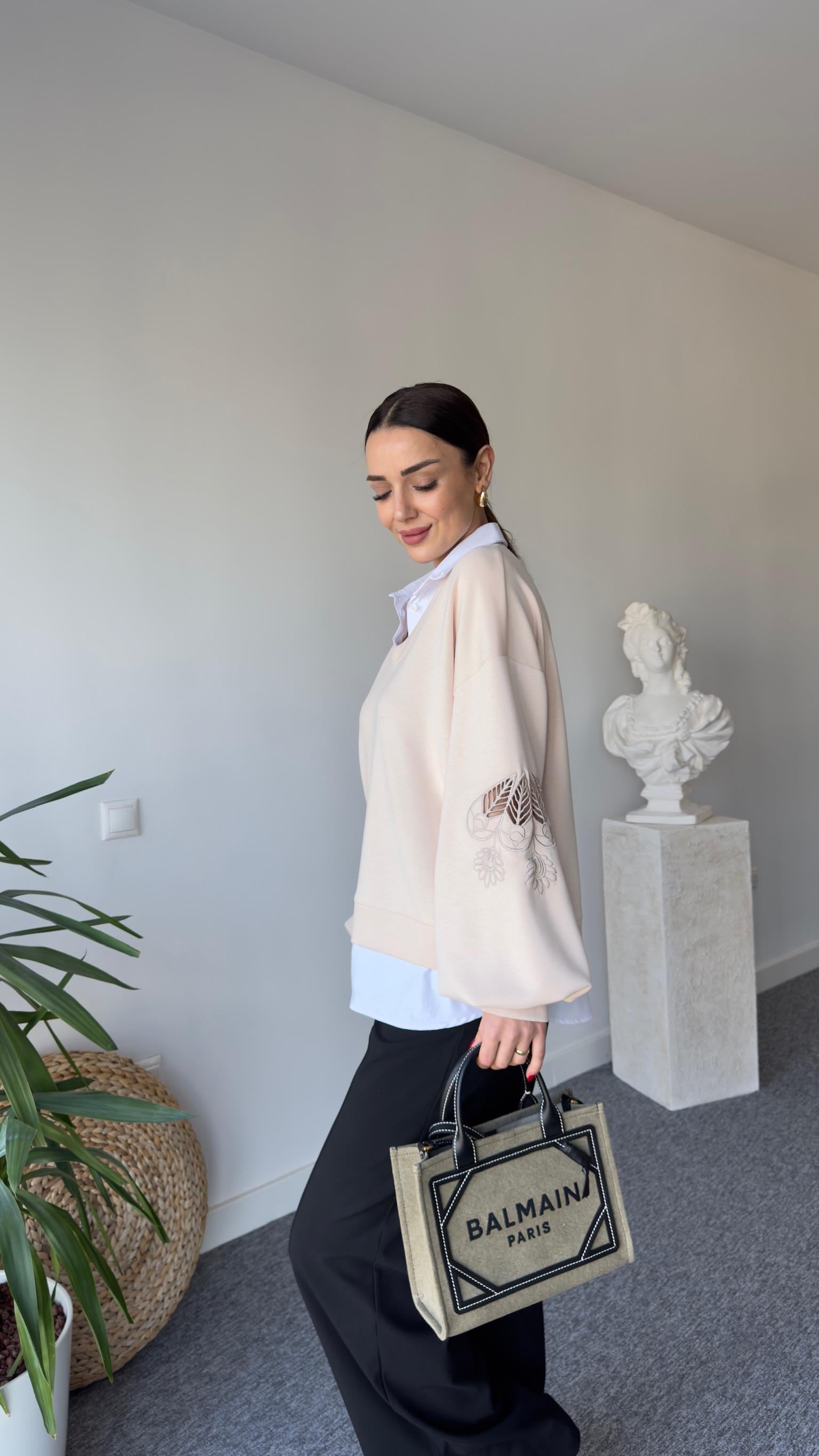 Gömlek Detaylı Kollar Aplikeli Bej Modal Sweat