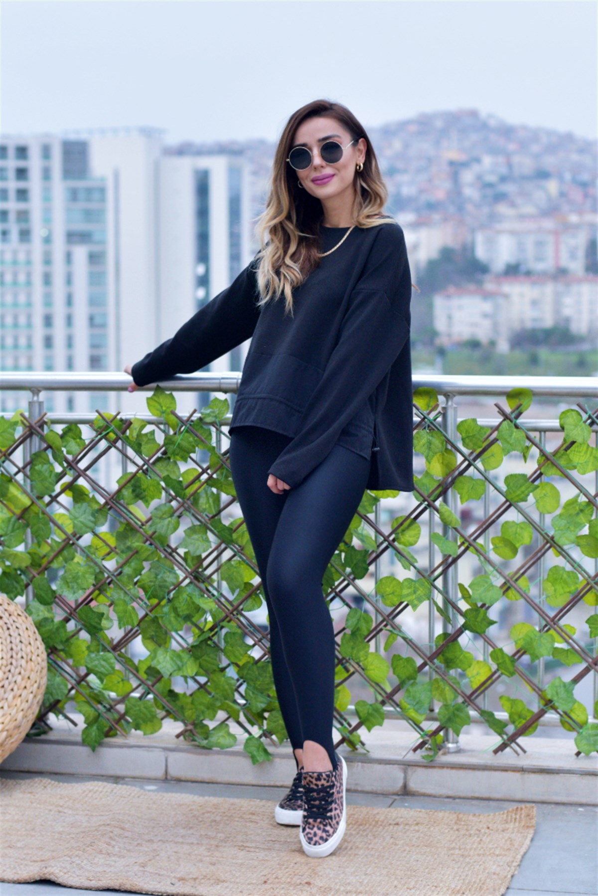 Belden Büzgülü Poplin Detaylı Siyah Sweat