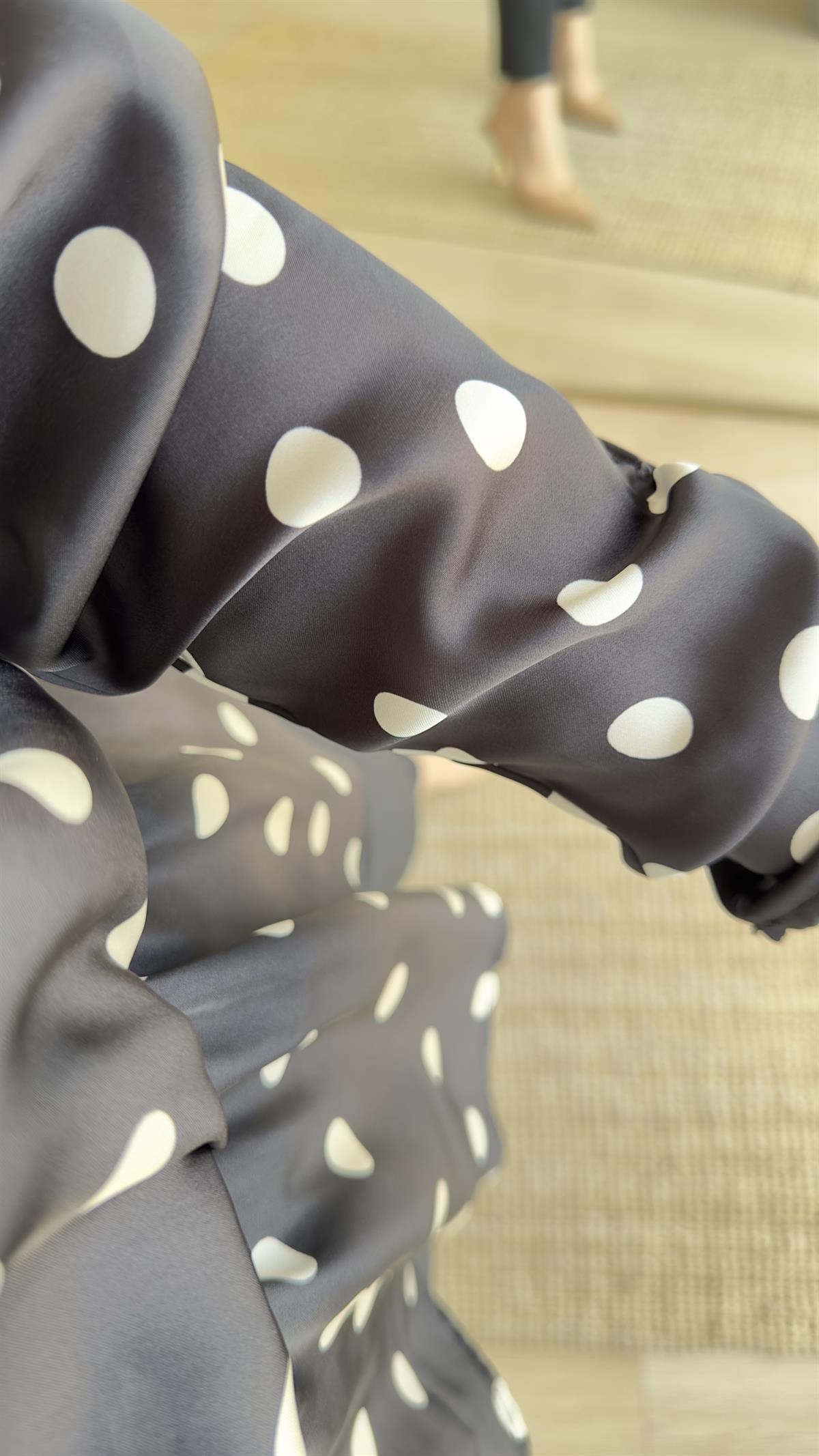 Vatkalı Puantiyeli Bluz