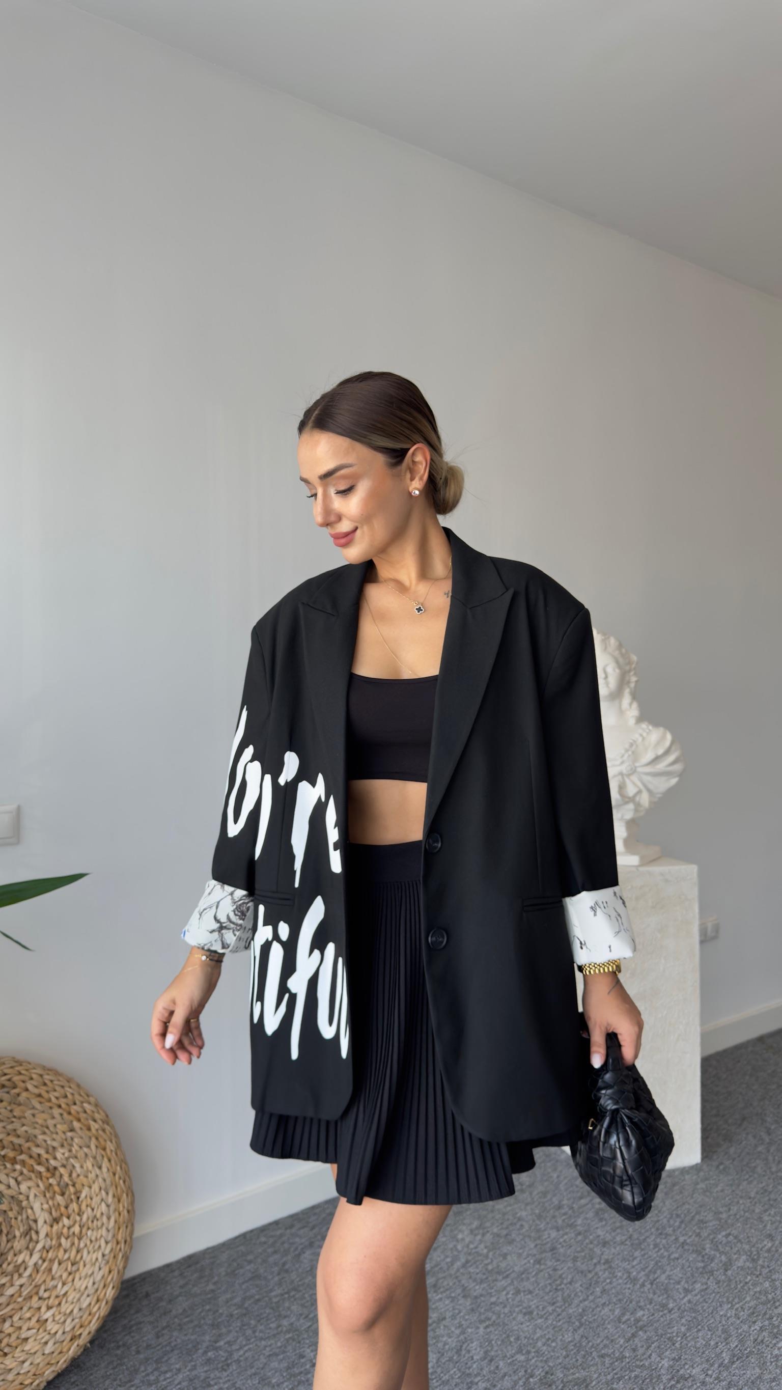 Libby Yazı Detaylı Siyah Blazer Ceket