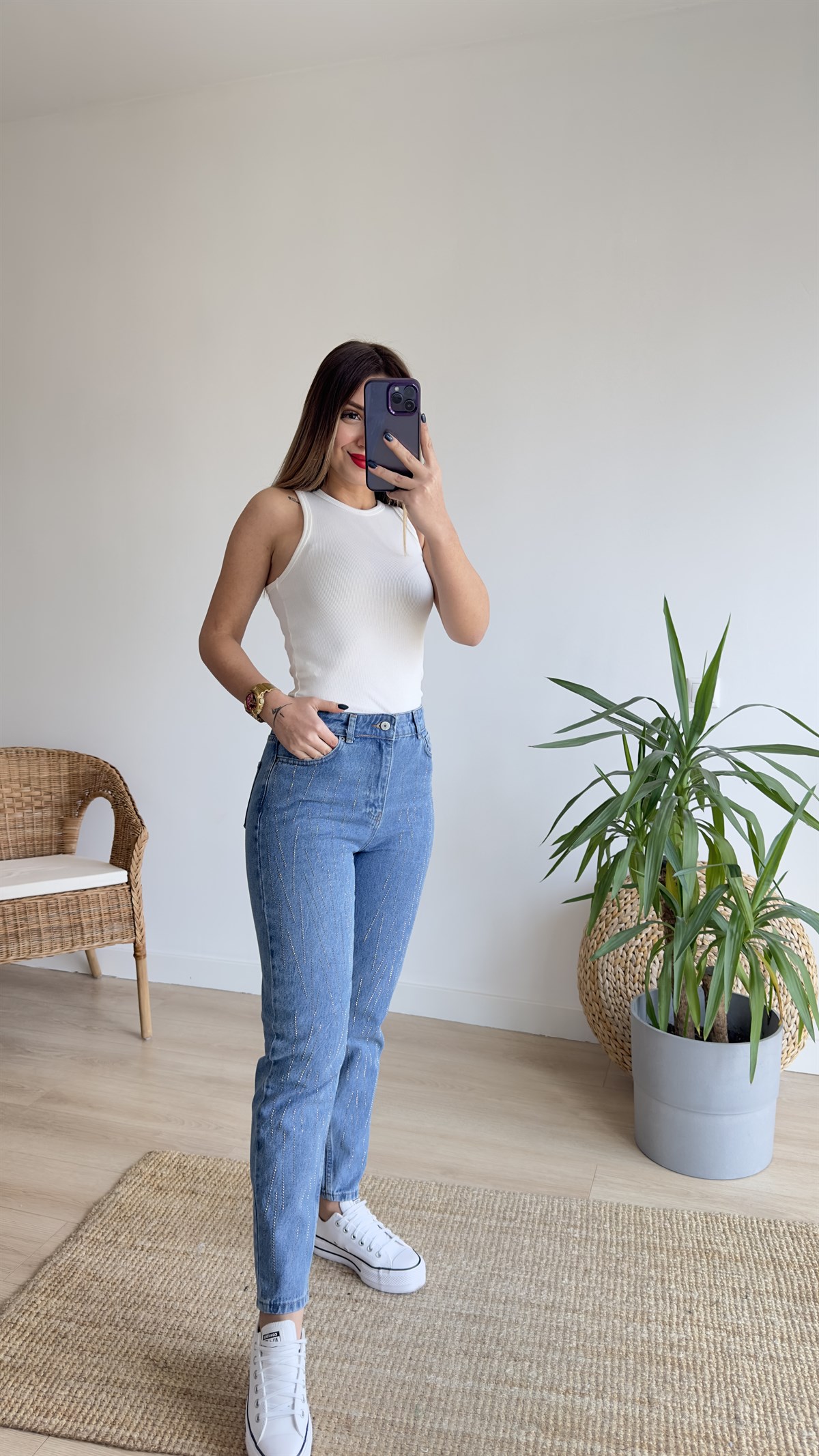 Taş Detaylı Mavi Jean