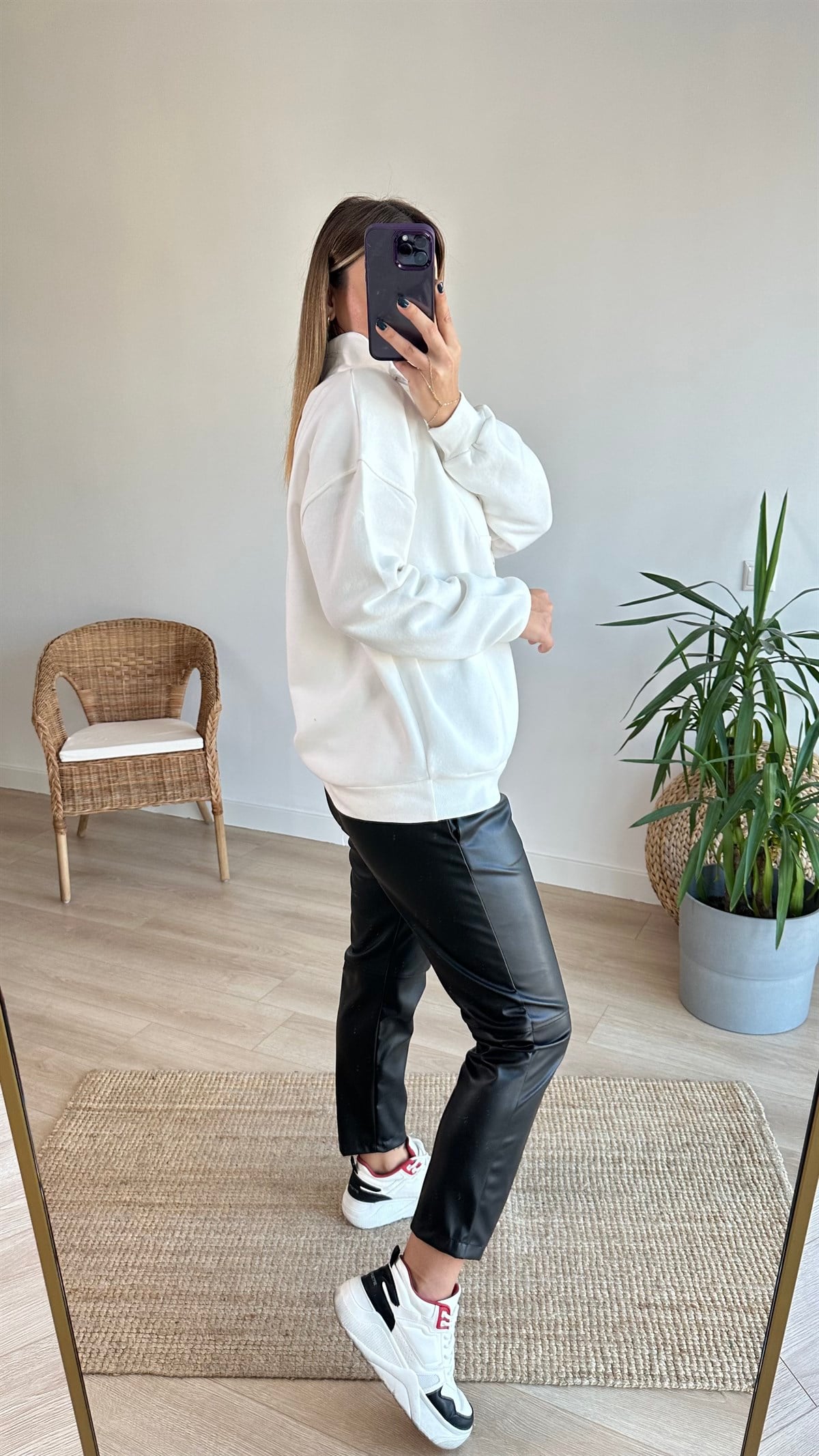 Yarım Fermuar Nakış Yazılı Beyaz Sweat