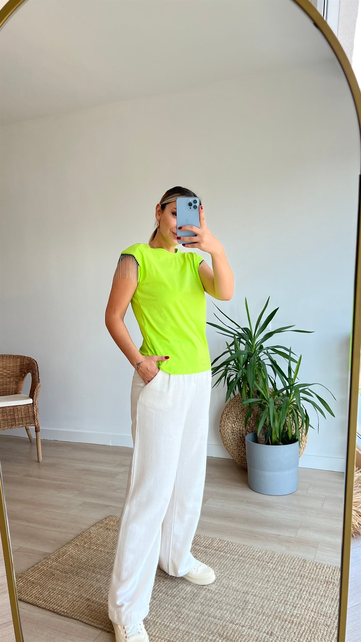 Kolu Zincir Detaylı Vatkalı Neon Yeşil Tshirt