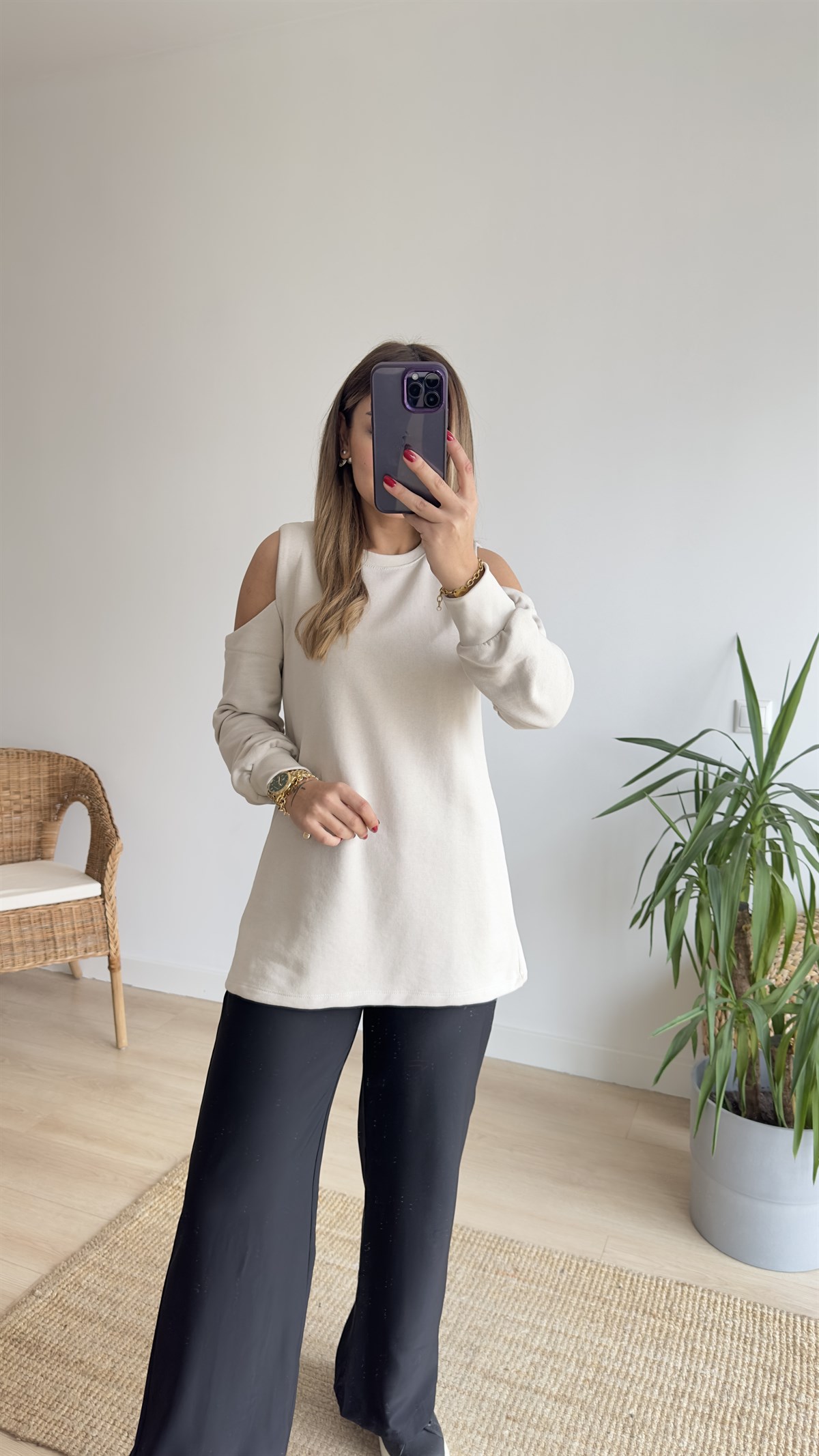 Omuzları Açık Bej Sweat