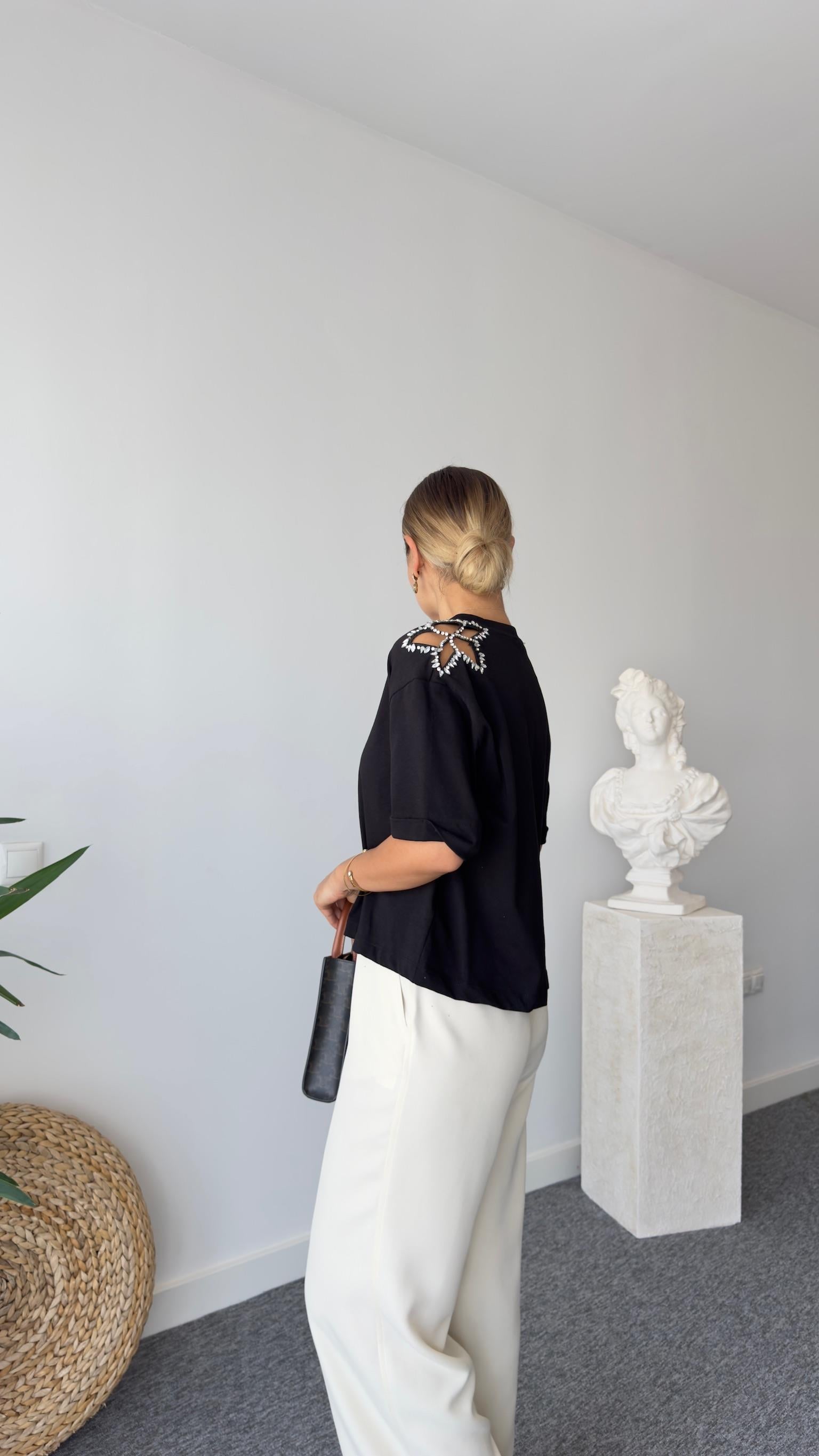 Omuzları Taşlı Marka Model Siyah Tshirt