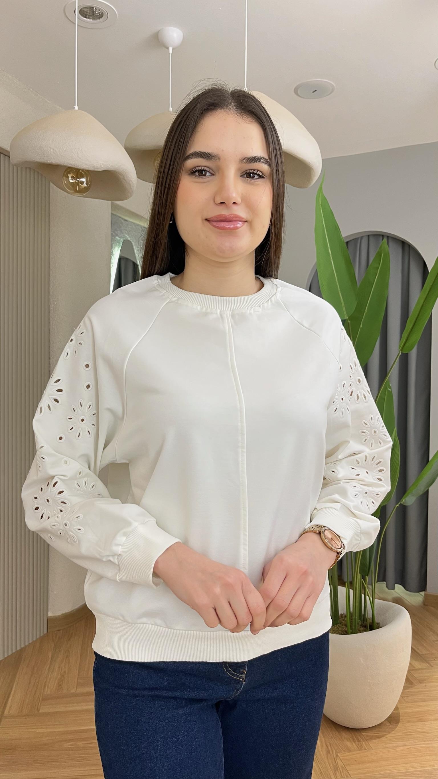 Beyaz Kol Brodeli Sweatshirt