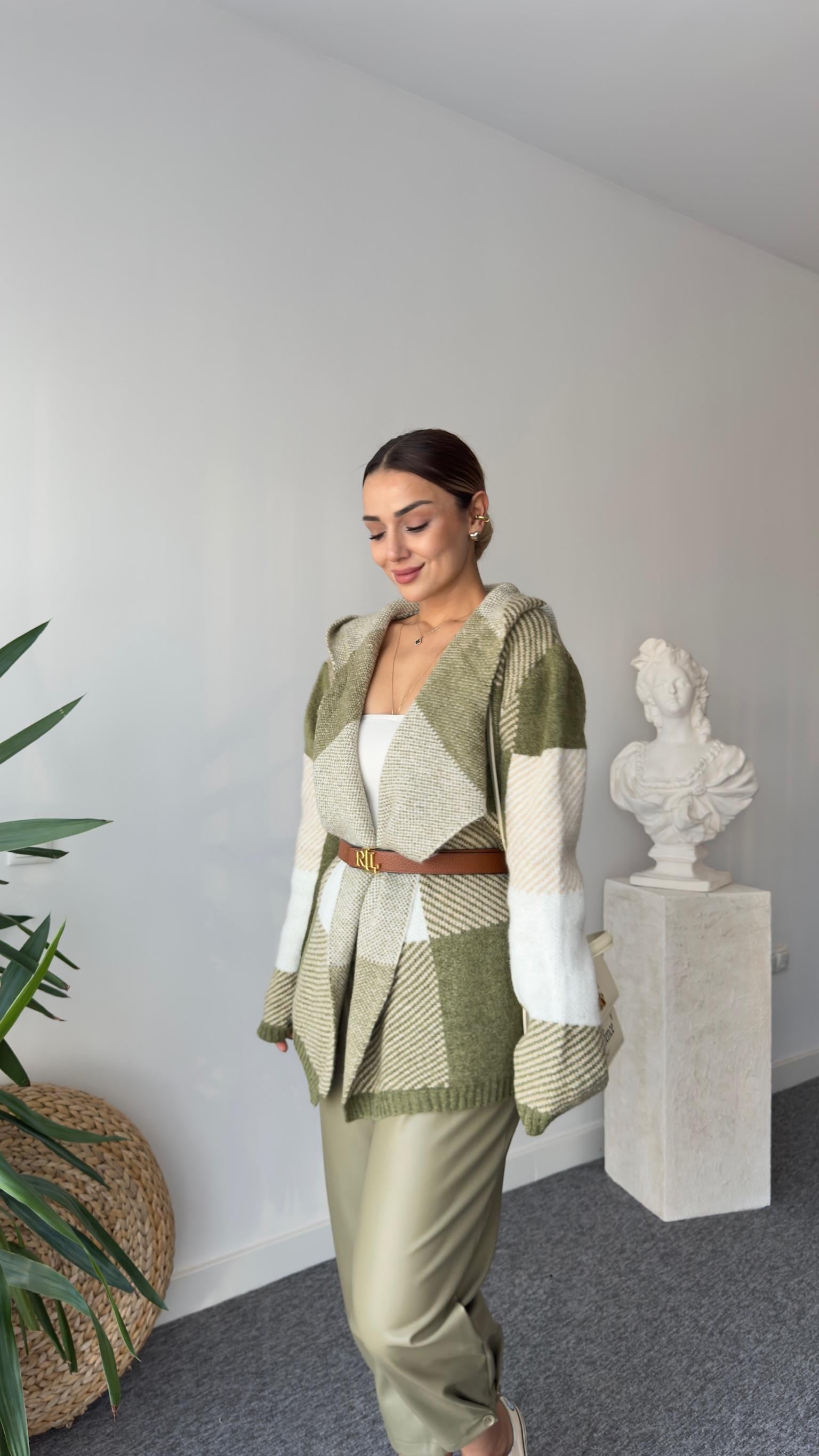 Kapüşonlu Yeşil Ekoseli Hırka