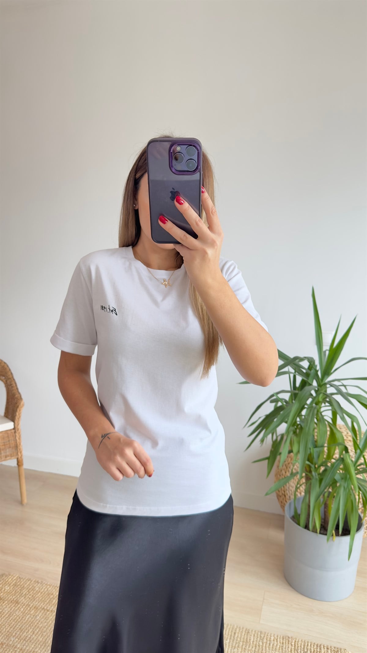  Sırtı Yazılı Beyaz Tshirt