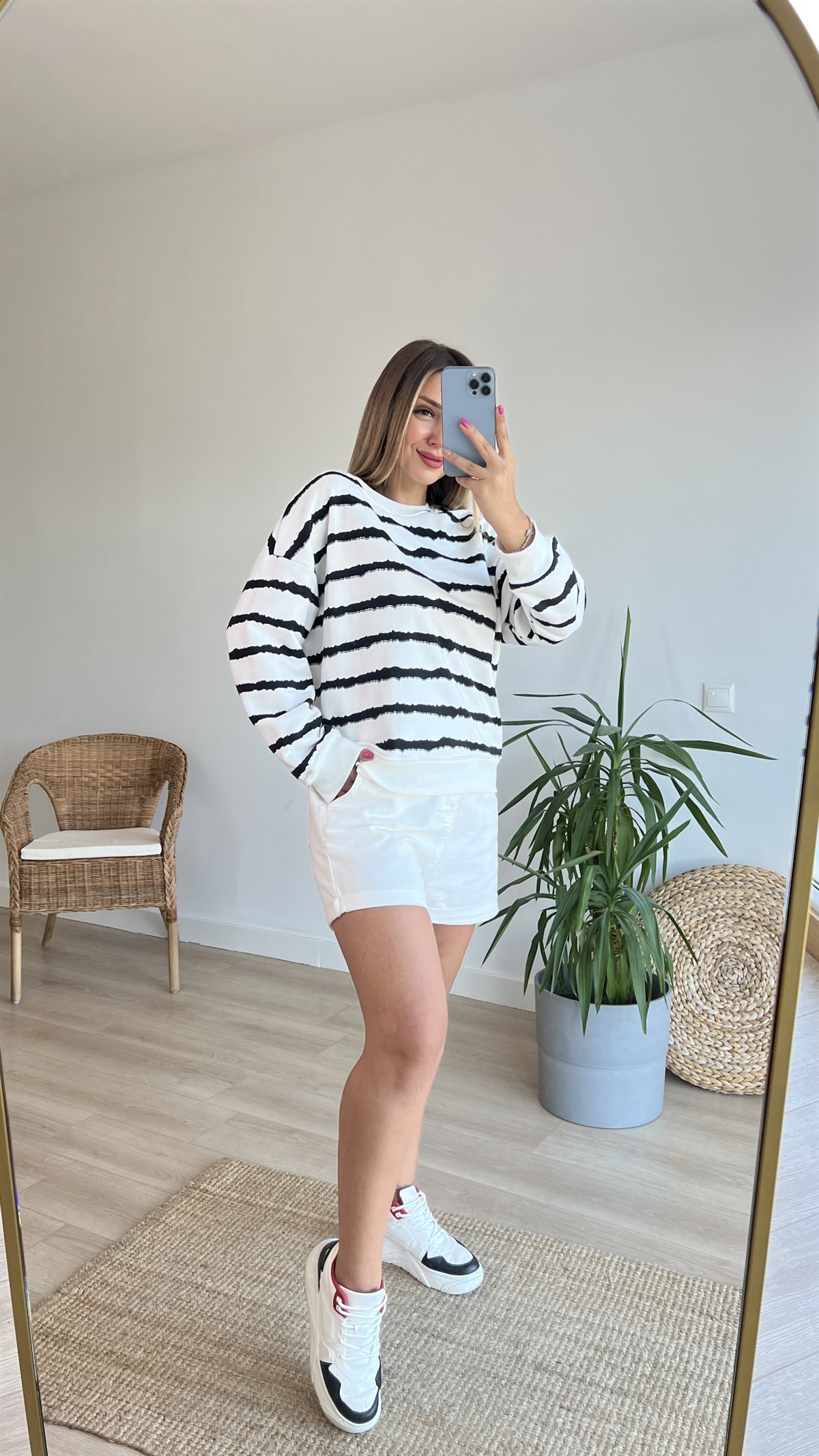 Dalga Çizgi Detaylı Basic Sweatshirt