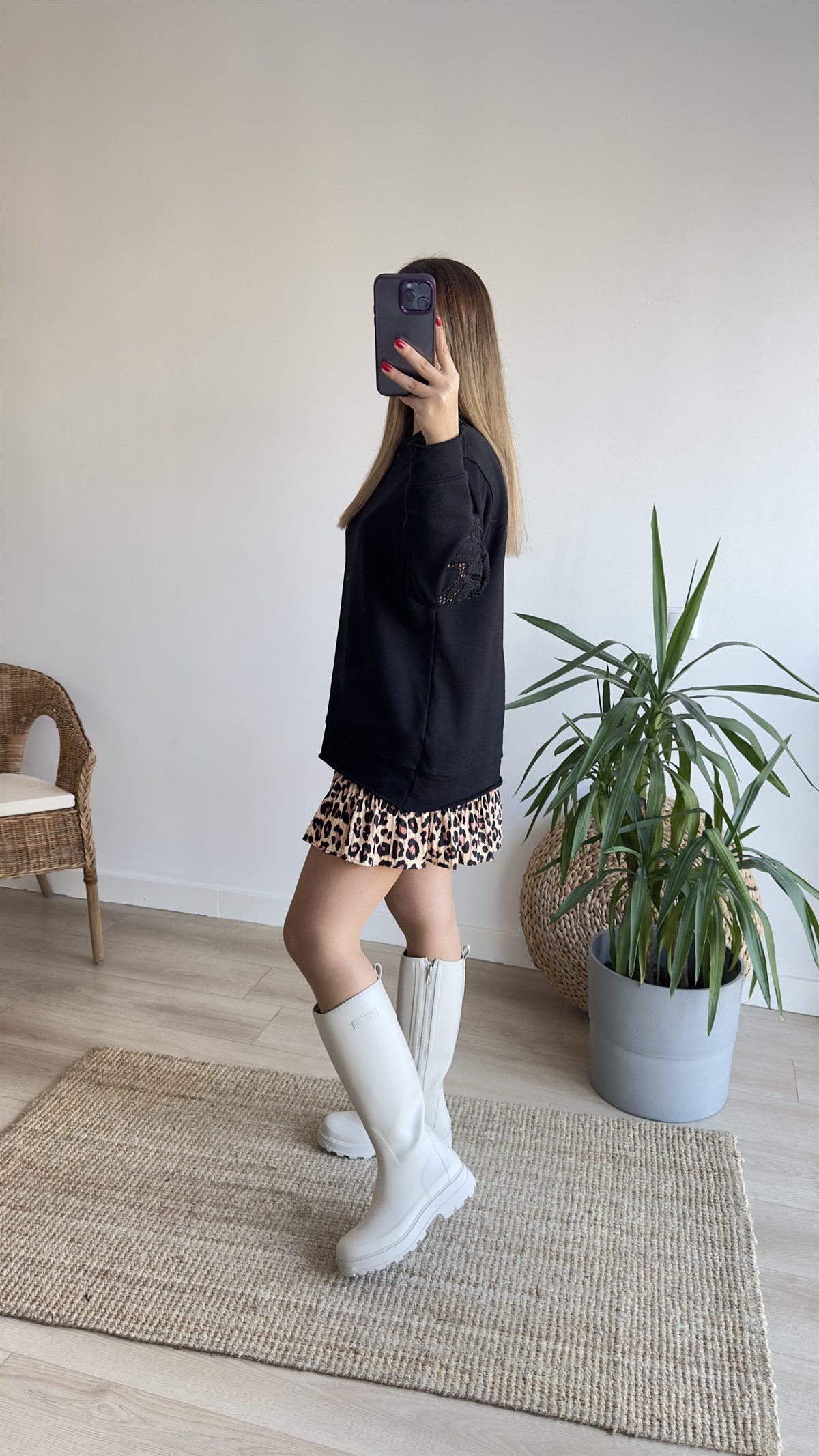 Kolları İşleme Detaylı Siyah Sweatshirt