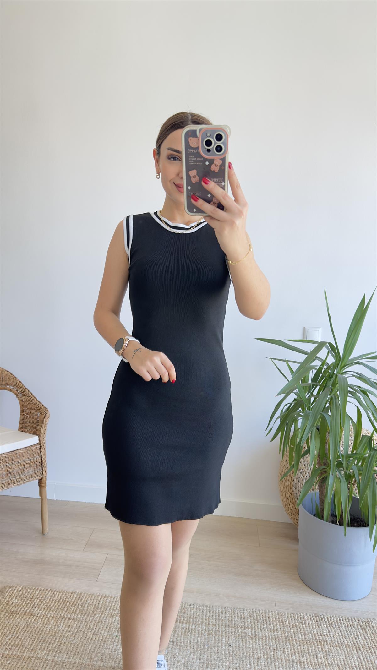 Beyaz Şerit Detaylı Triko Elbise