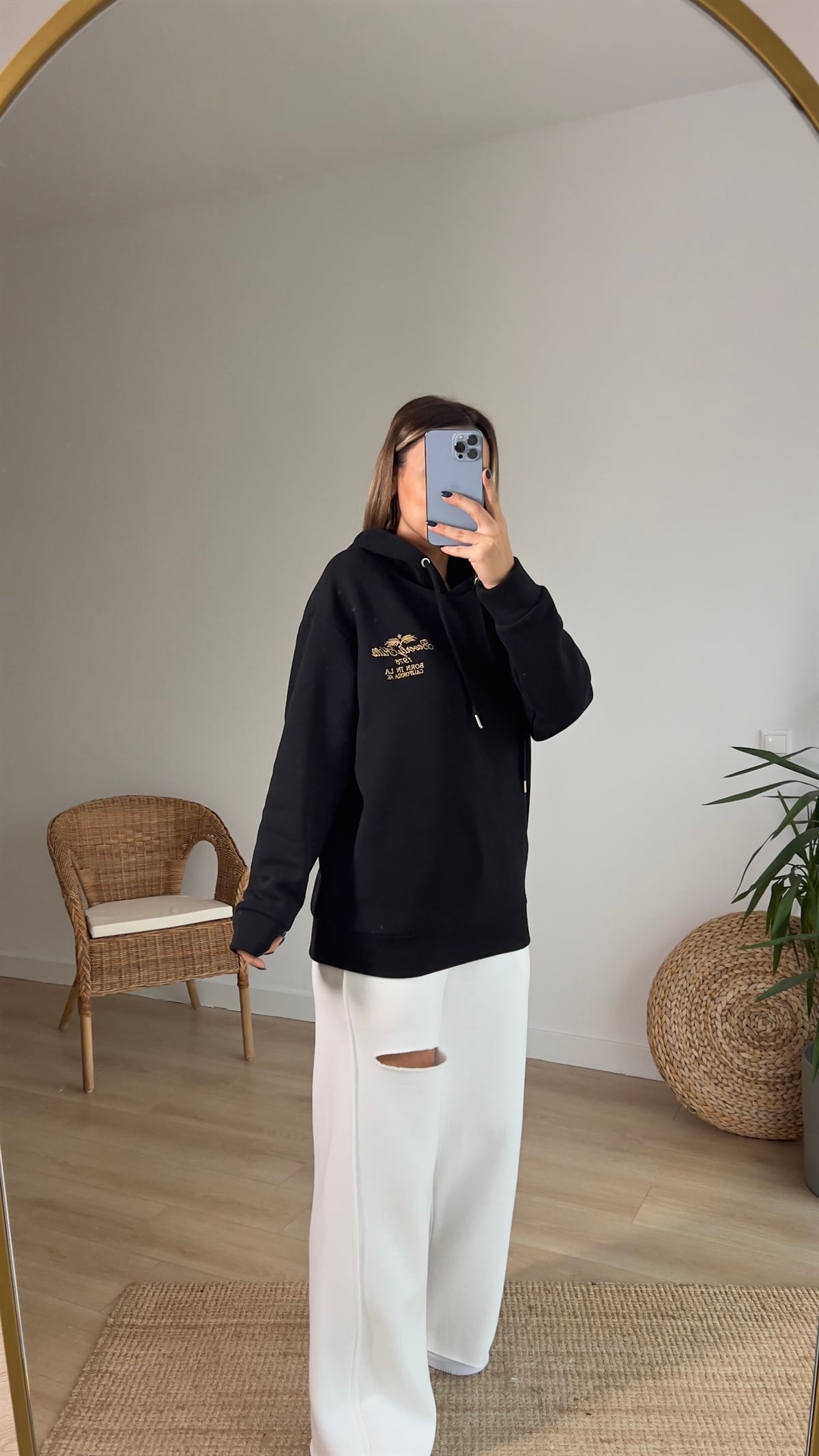  Nakış Detaylı Siyah Sweatshirt