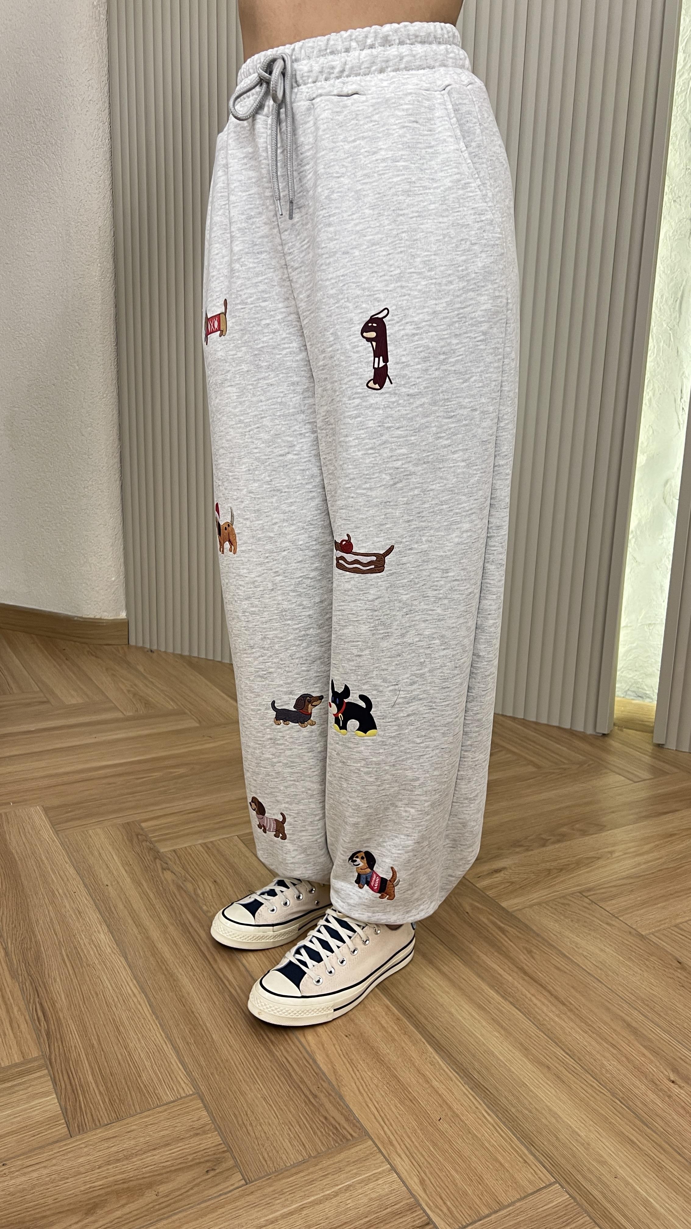 Köpek Desenli Paça Stoper Gri Eşofman Altı