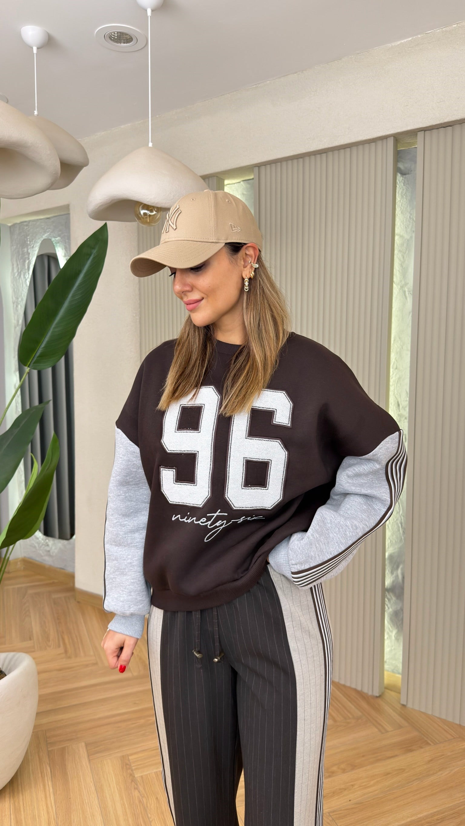 96 Yazılı Şerit Detaylı Sweatshirt