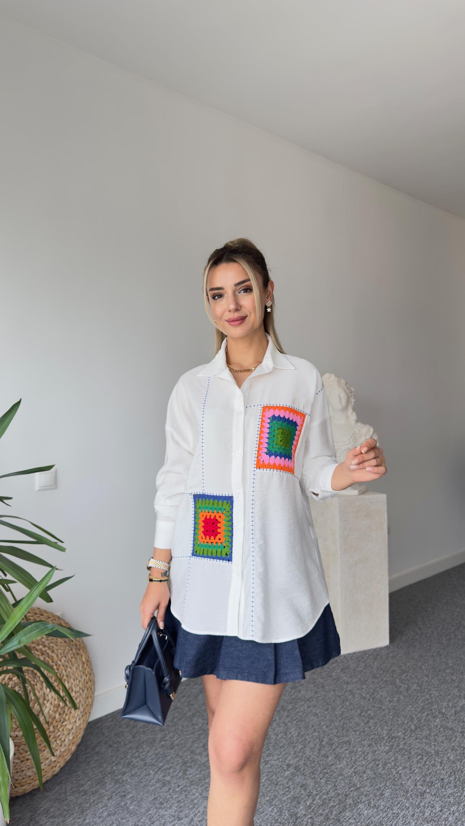Tws Model Renkli Örgü Detay Beyaz Gömlek