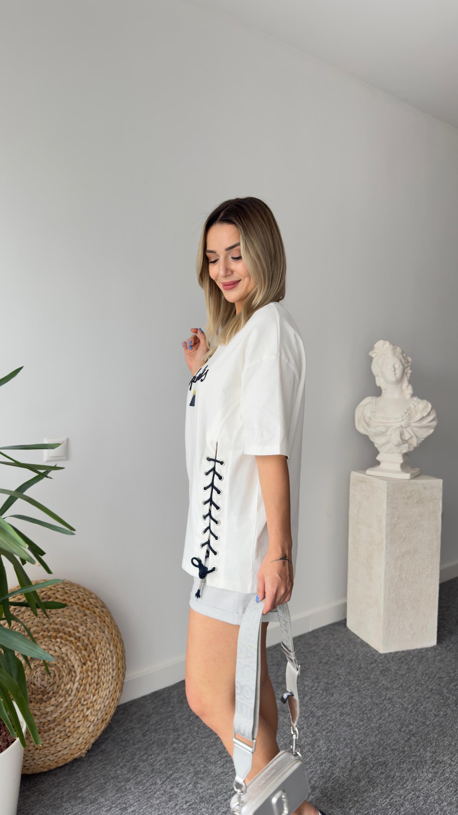 Bağcık Detaylı Tasarım Beyaz Tshirt