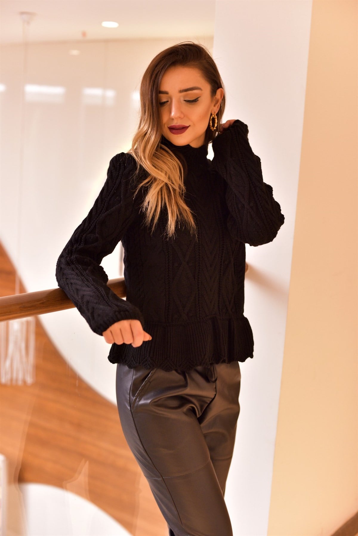 Zara Model Saç Örgü Siyah Kazak