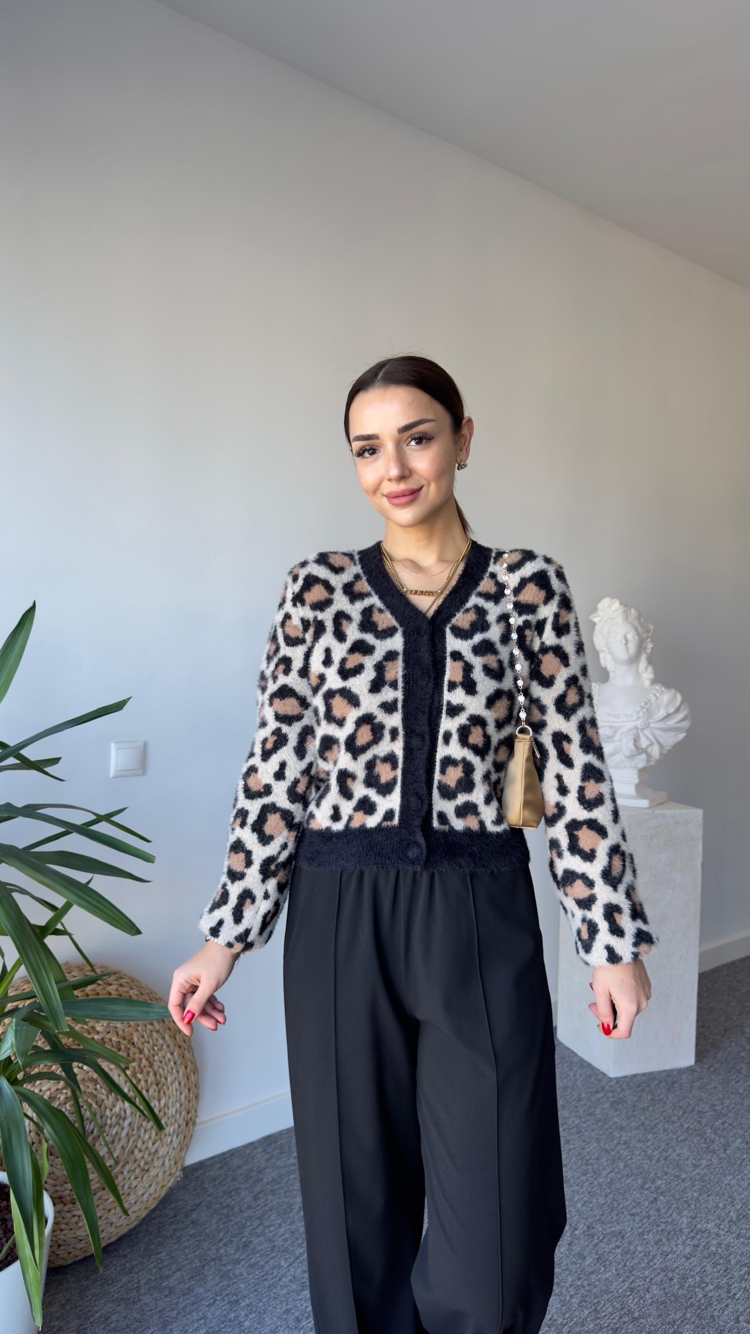 V Yaka Yumuşak Doku Leopar Desen Hırka